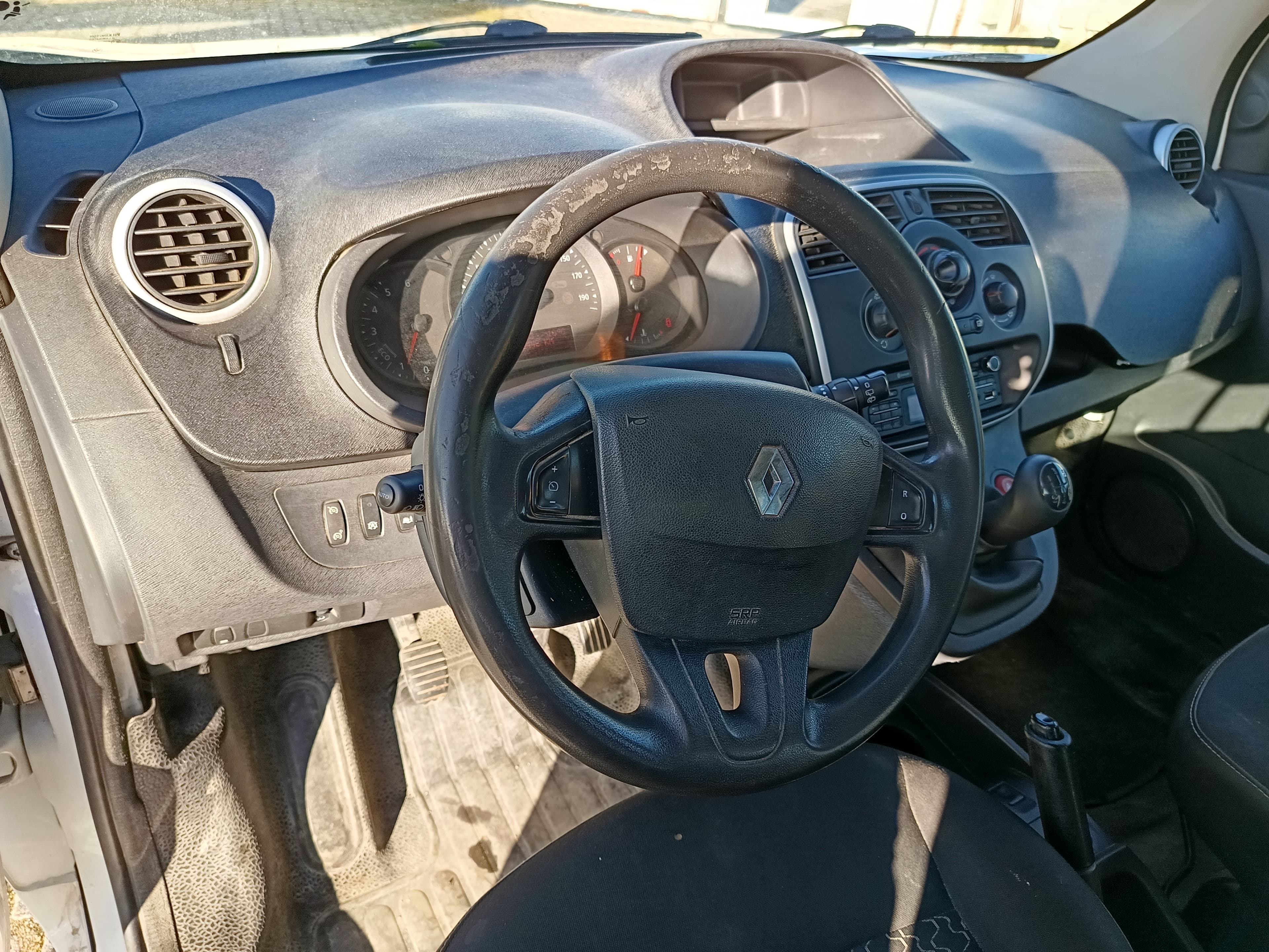 Renault Kangoo Maxi · Ano 2016 — imagen 33