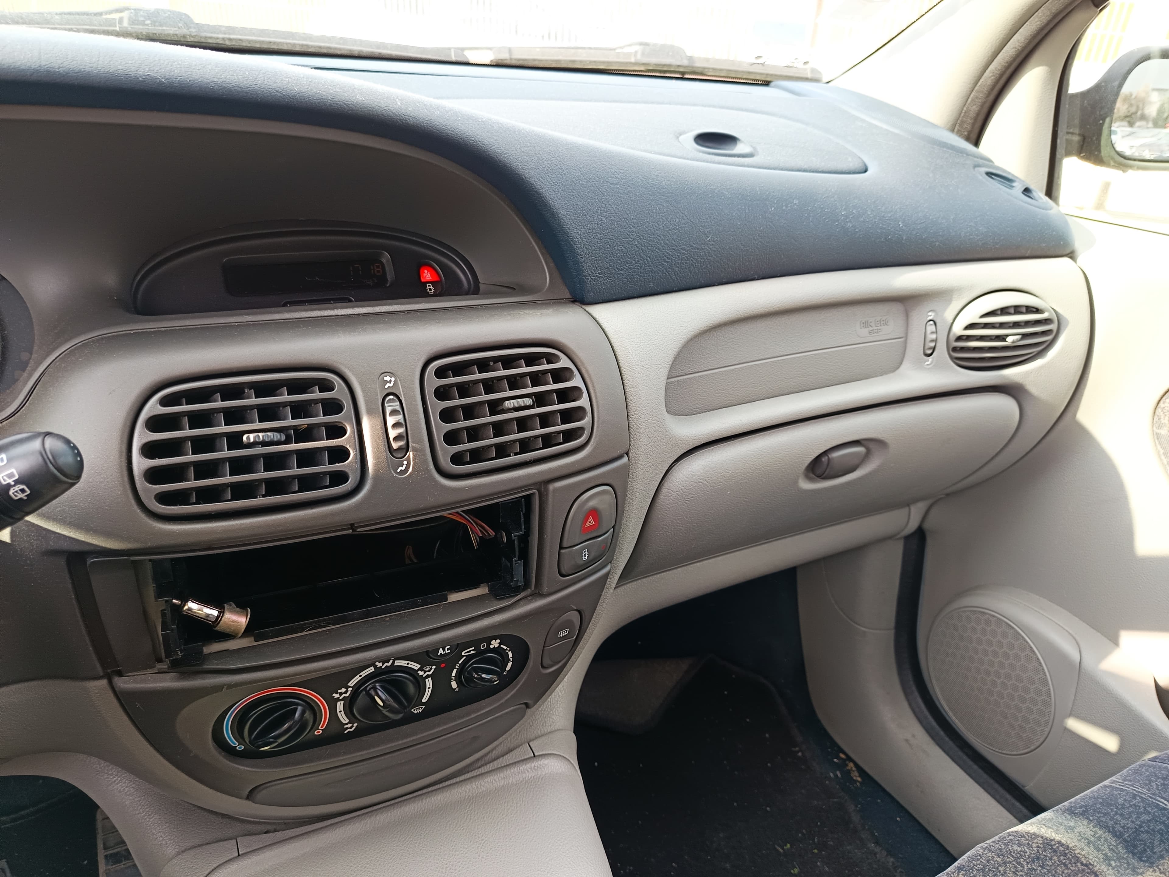 Renault Scénic · Ano 2000 — imagem 35
