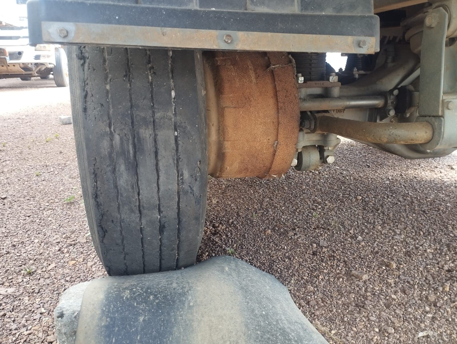 Camião frigorífico Sinotruk Howo 336 — image 3