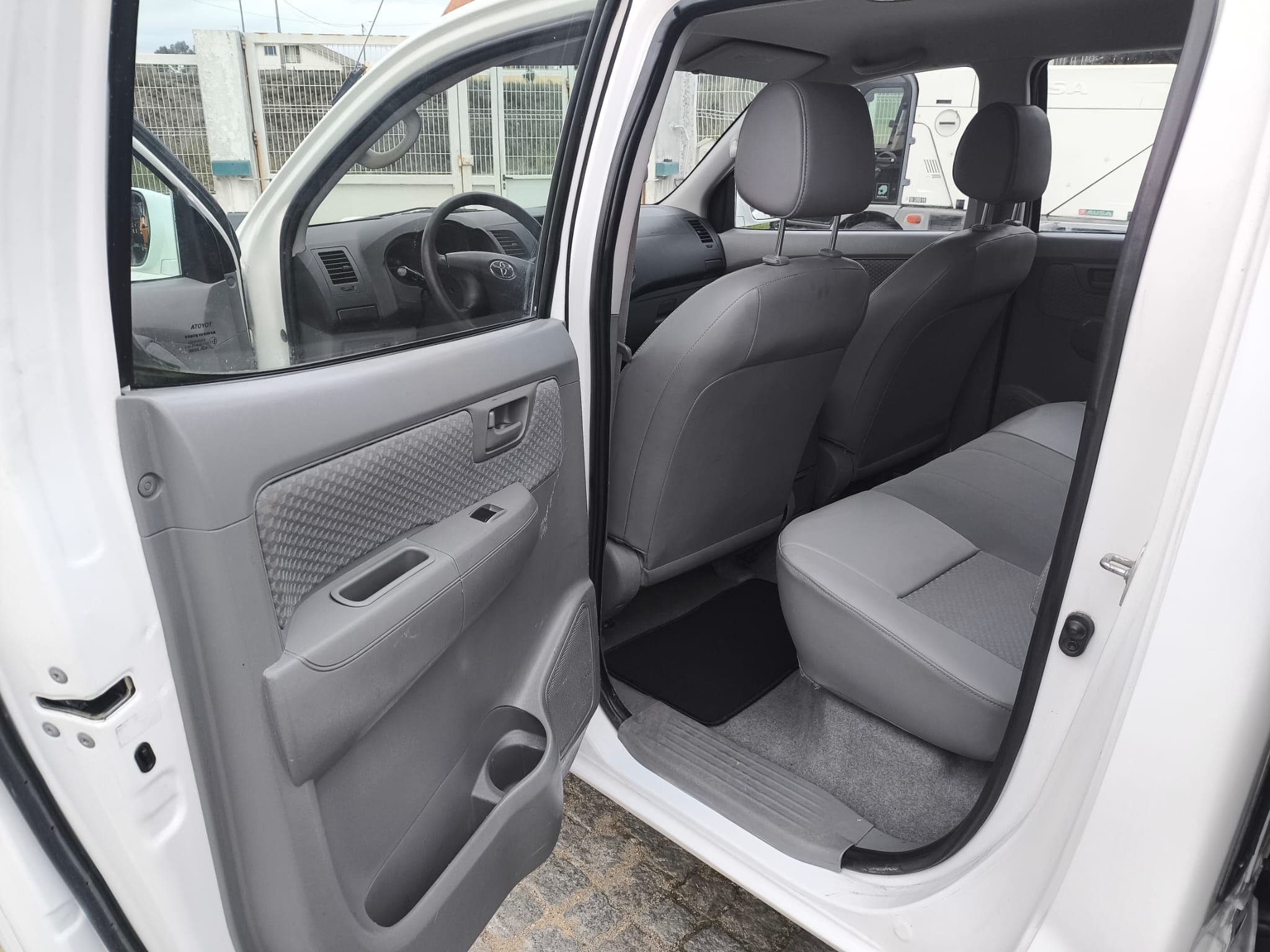Toyota Hilux 2.5 d-4D · Ano 2008 — imagen 23