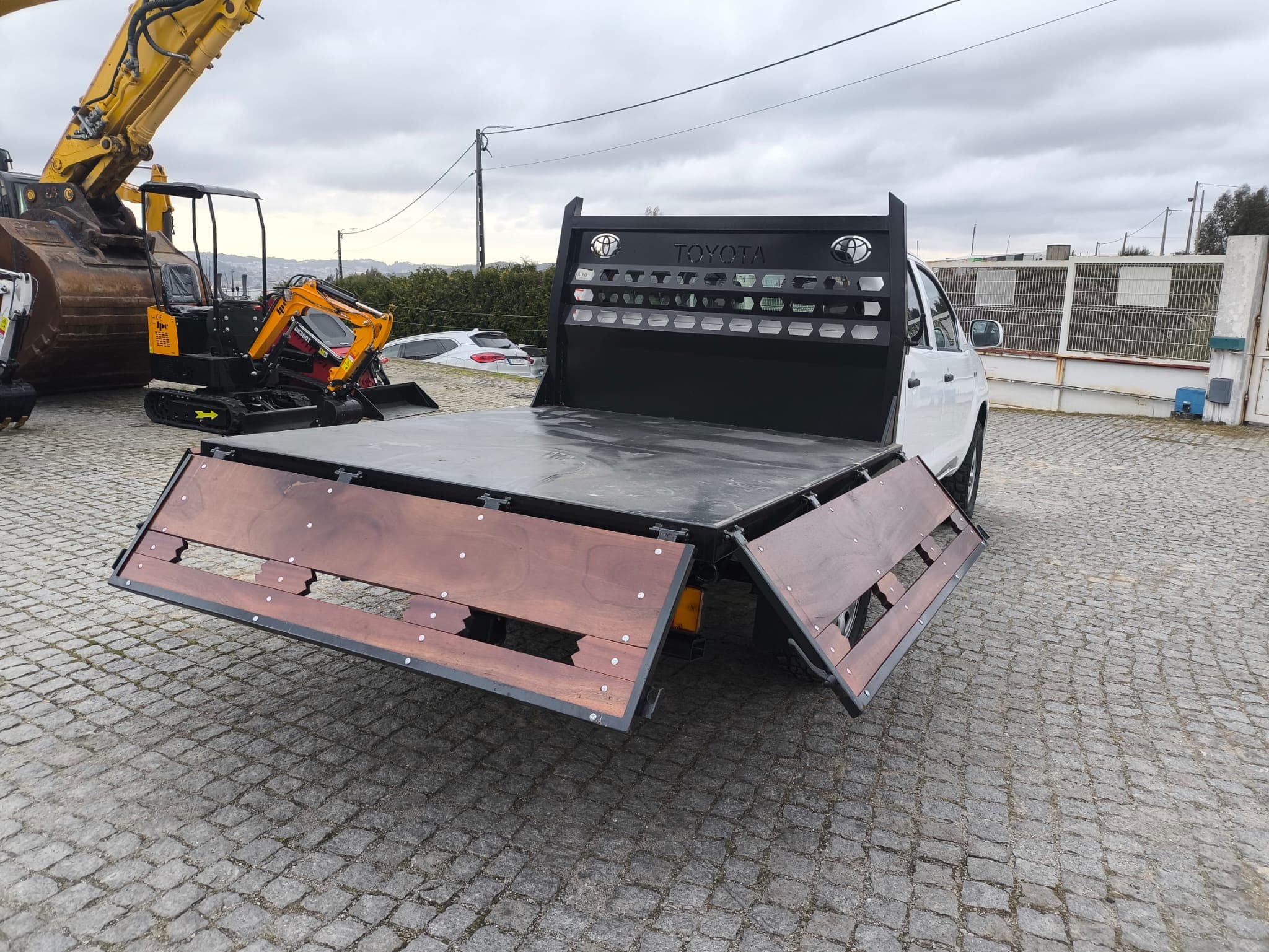 Toyota Hilux 2.5 d-4D · Ano 2008 — imagen 9