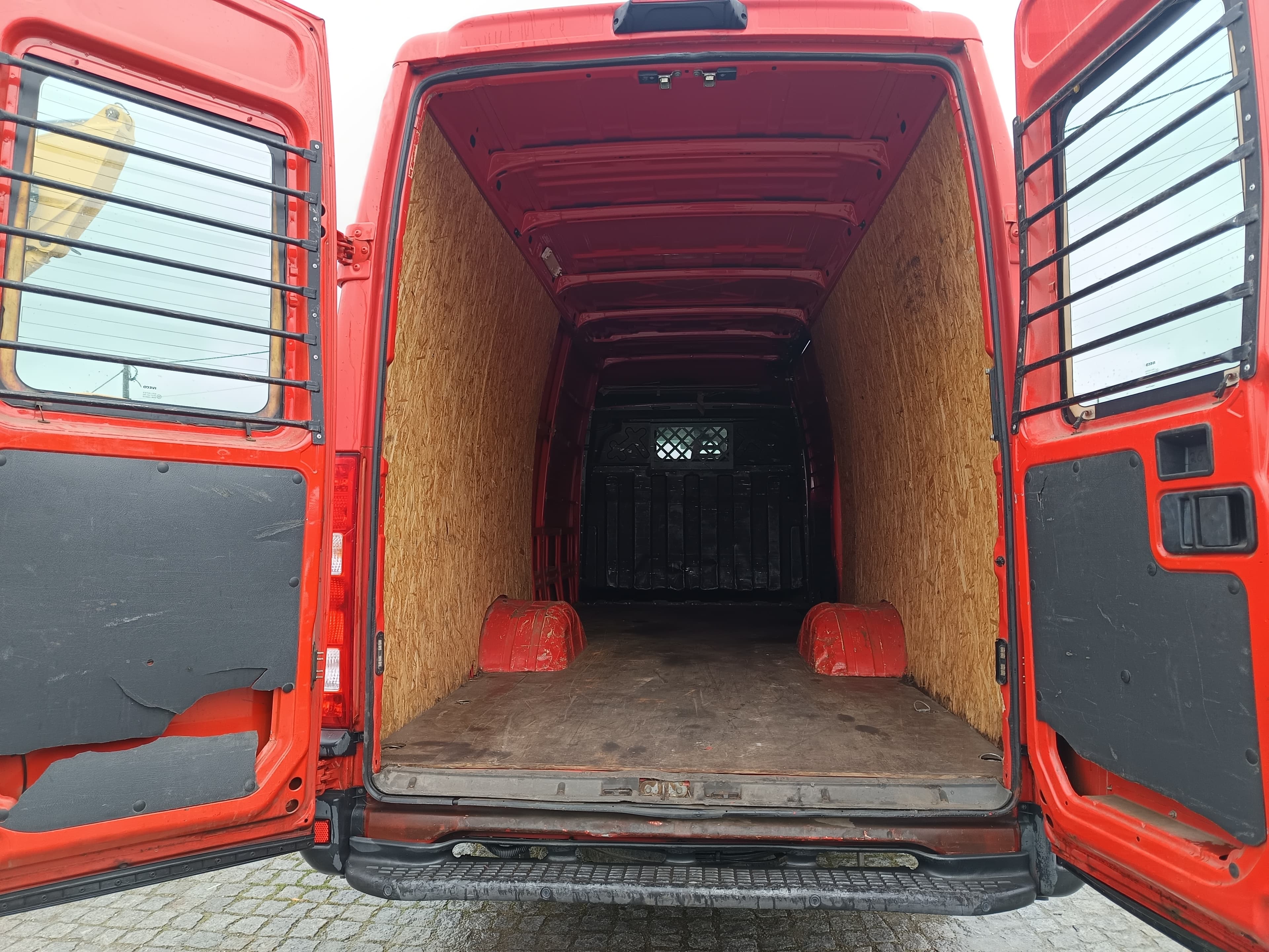 Iveco 35C15 · Ano 2013 — image 20