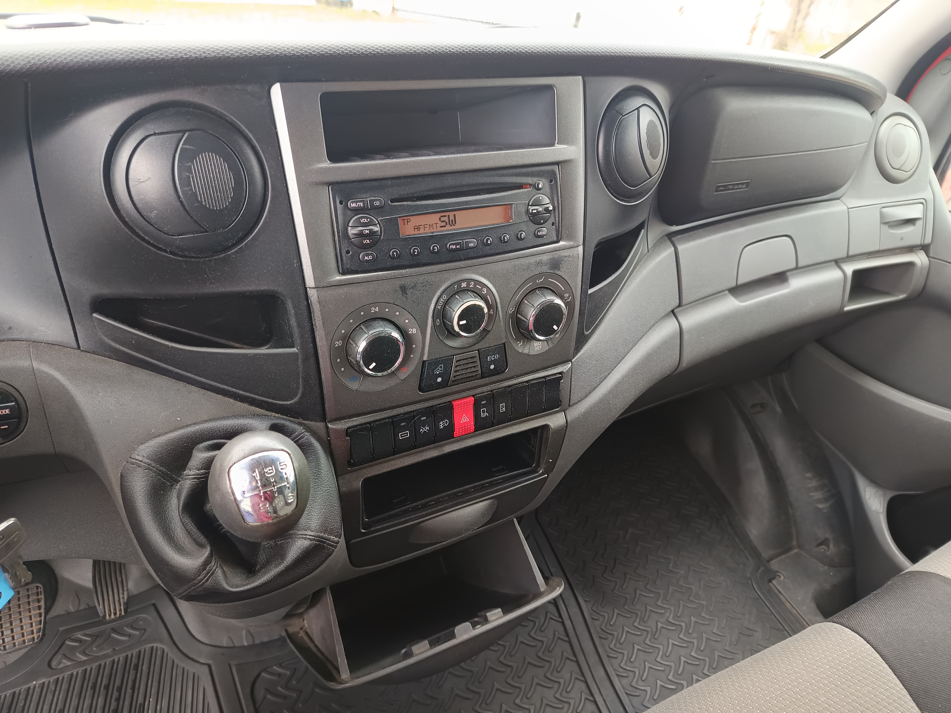 Iveco 35C15 · Ano 2013 — image 30