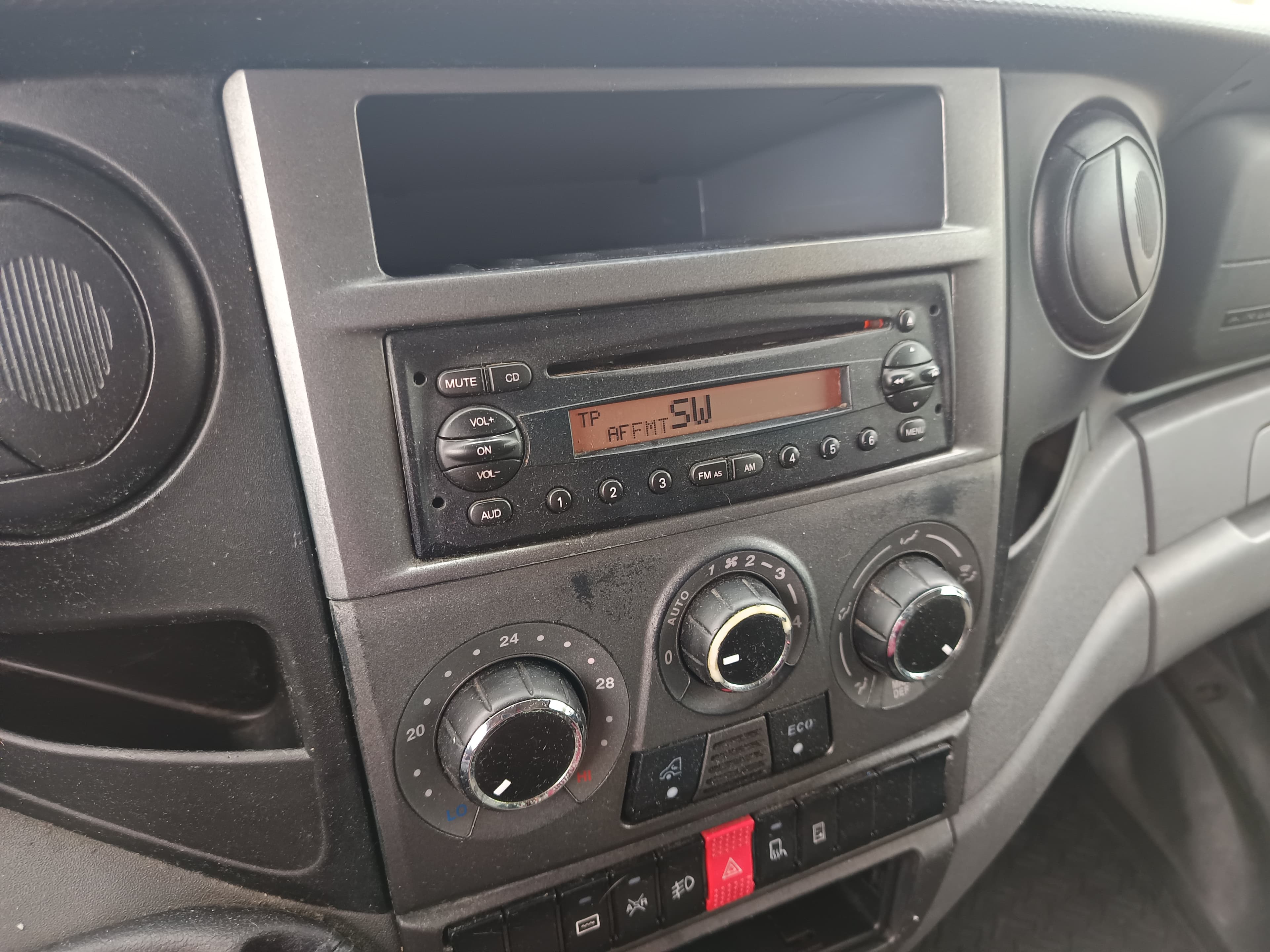 Iveco 35C15 · Ano 2013 — image 31