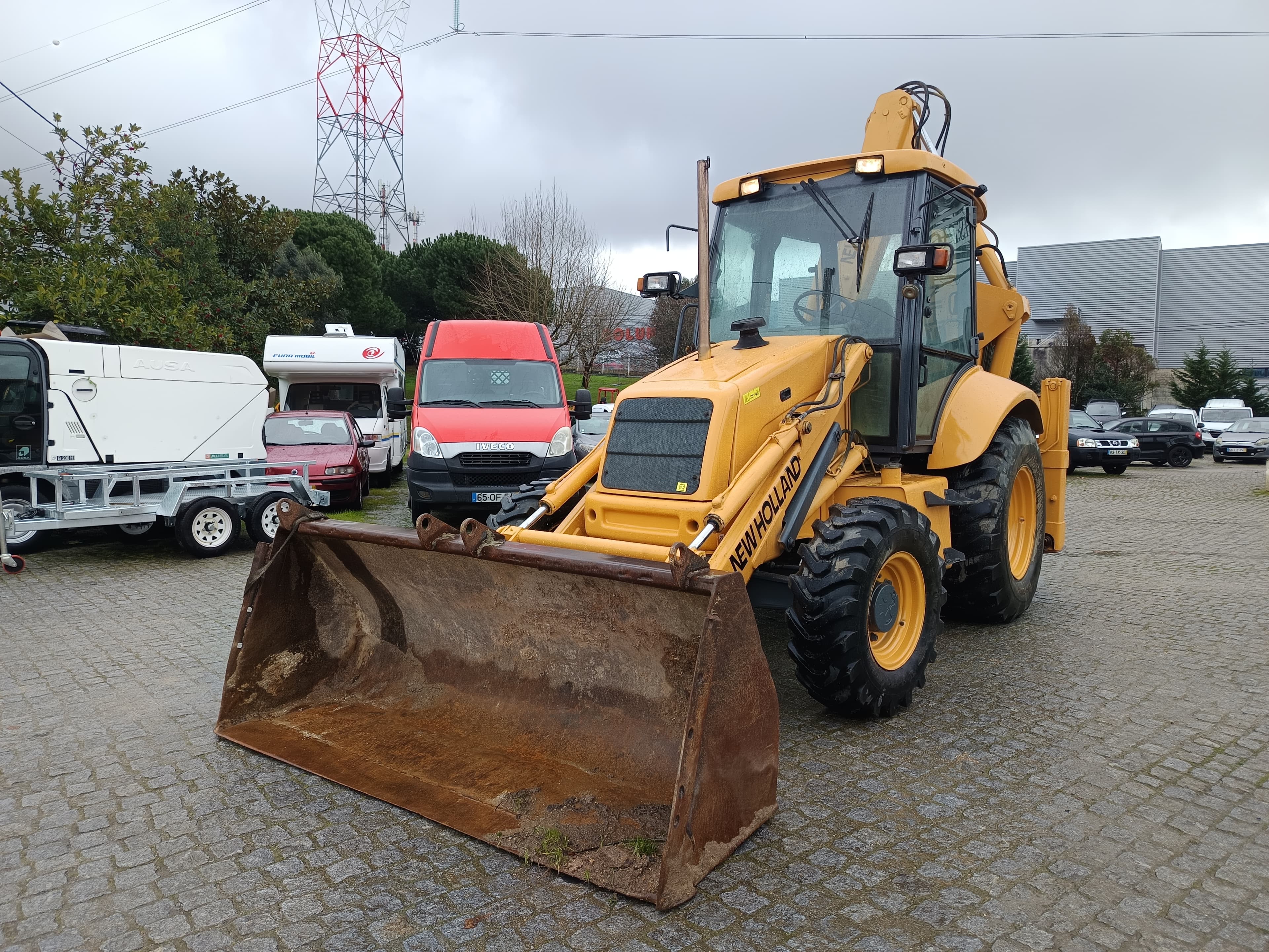 Retroescavadora New Holland NH 95 · Ano 1998 — imagen 1