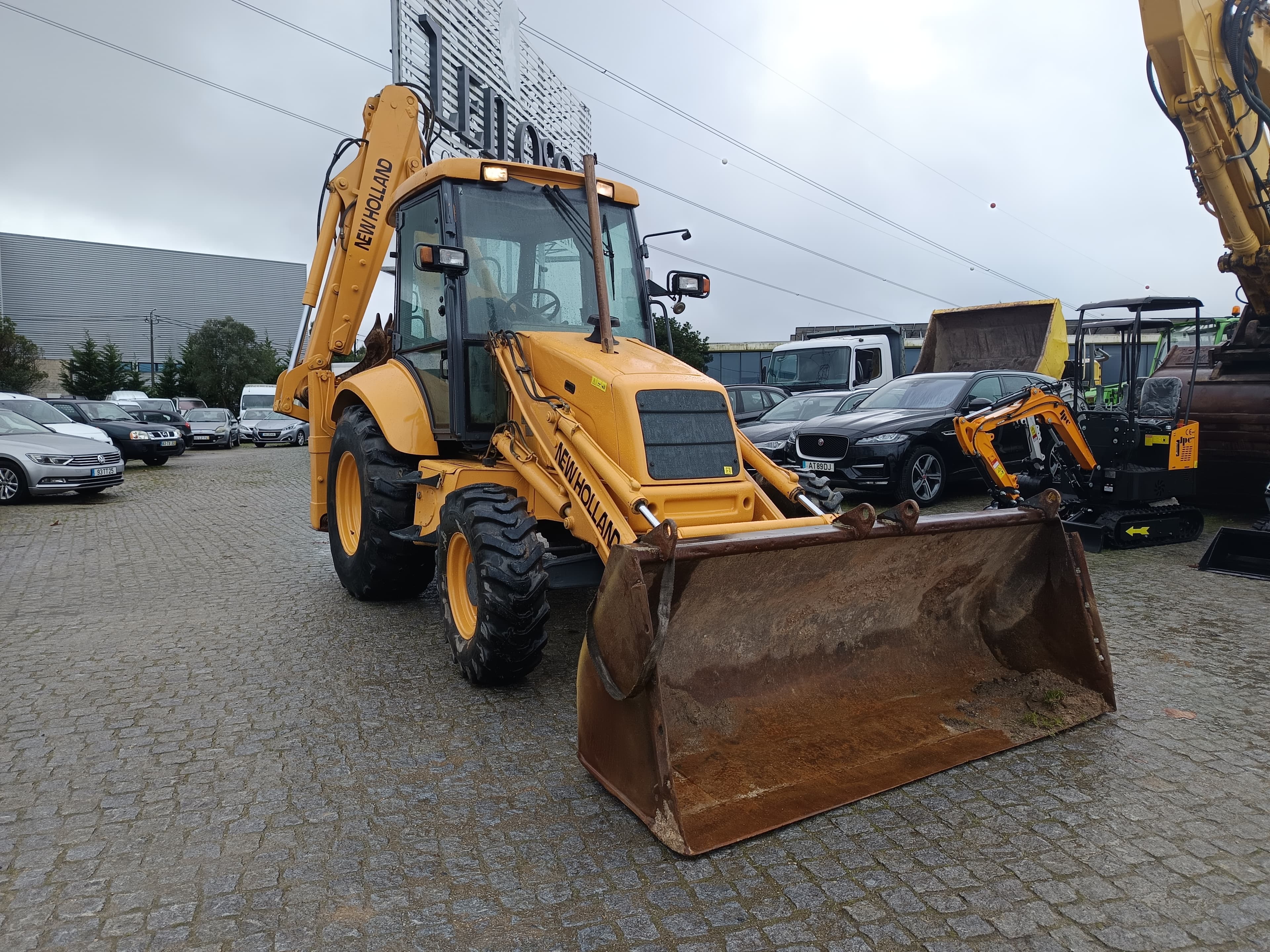 Retroescavadora New Holland NH 95 · Ano 1998 — imagen 3