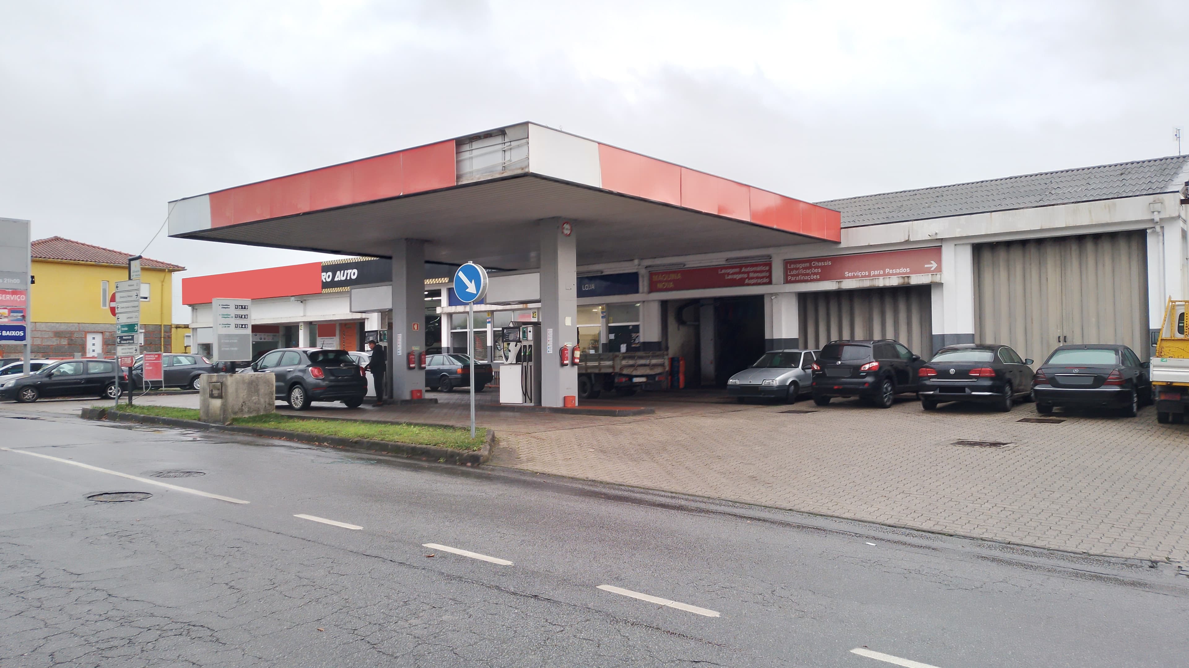 Estação de Serviço (Posto SCAM) · Oliveira, V. N. Famalicão — image 1