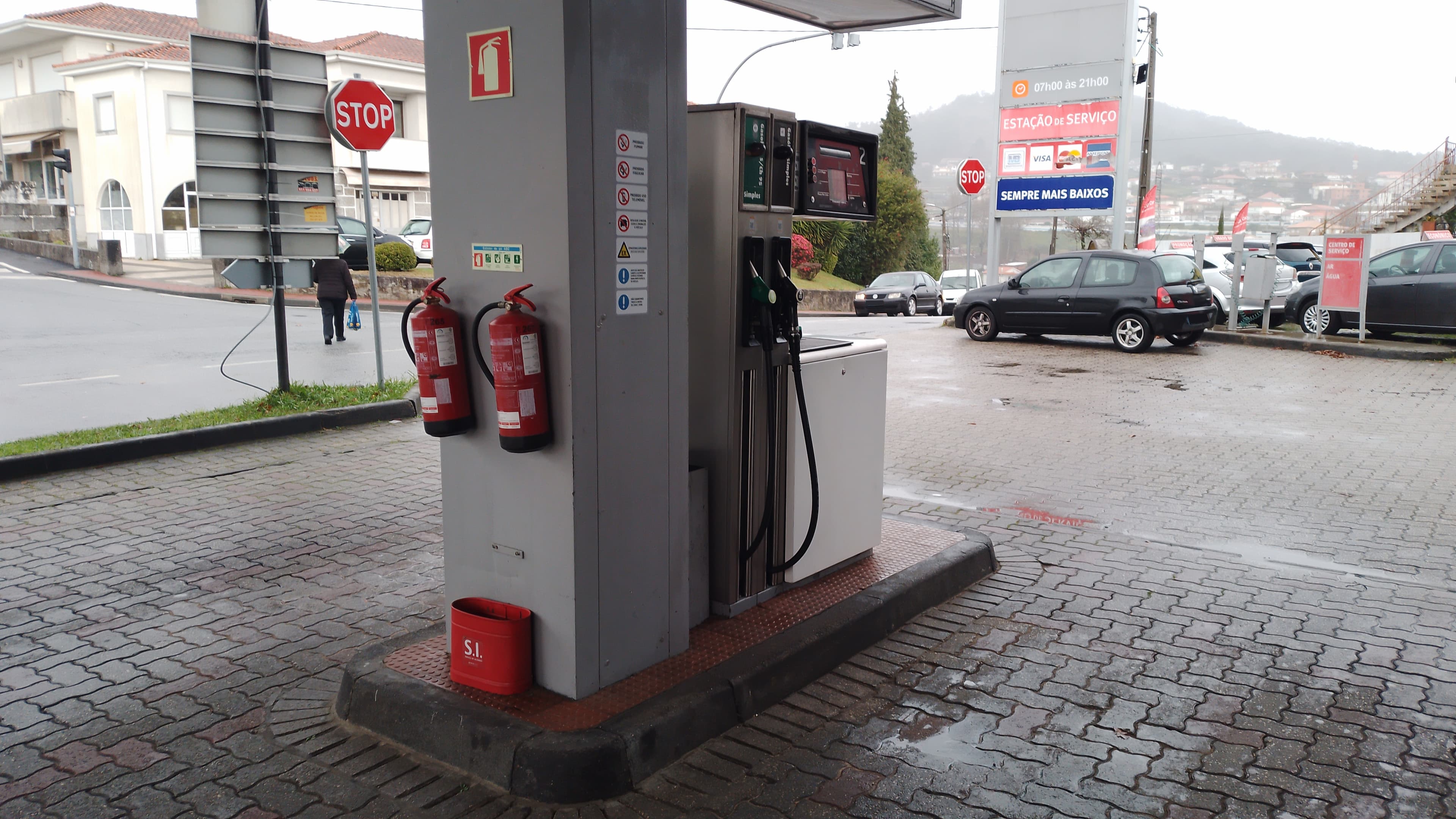 Estação de Serviço (Posto SCAM) · Oliveira, V. N. Famalicão — image 6