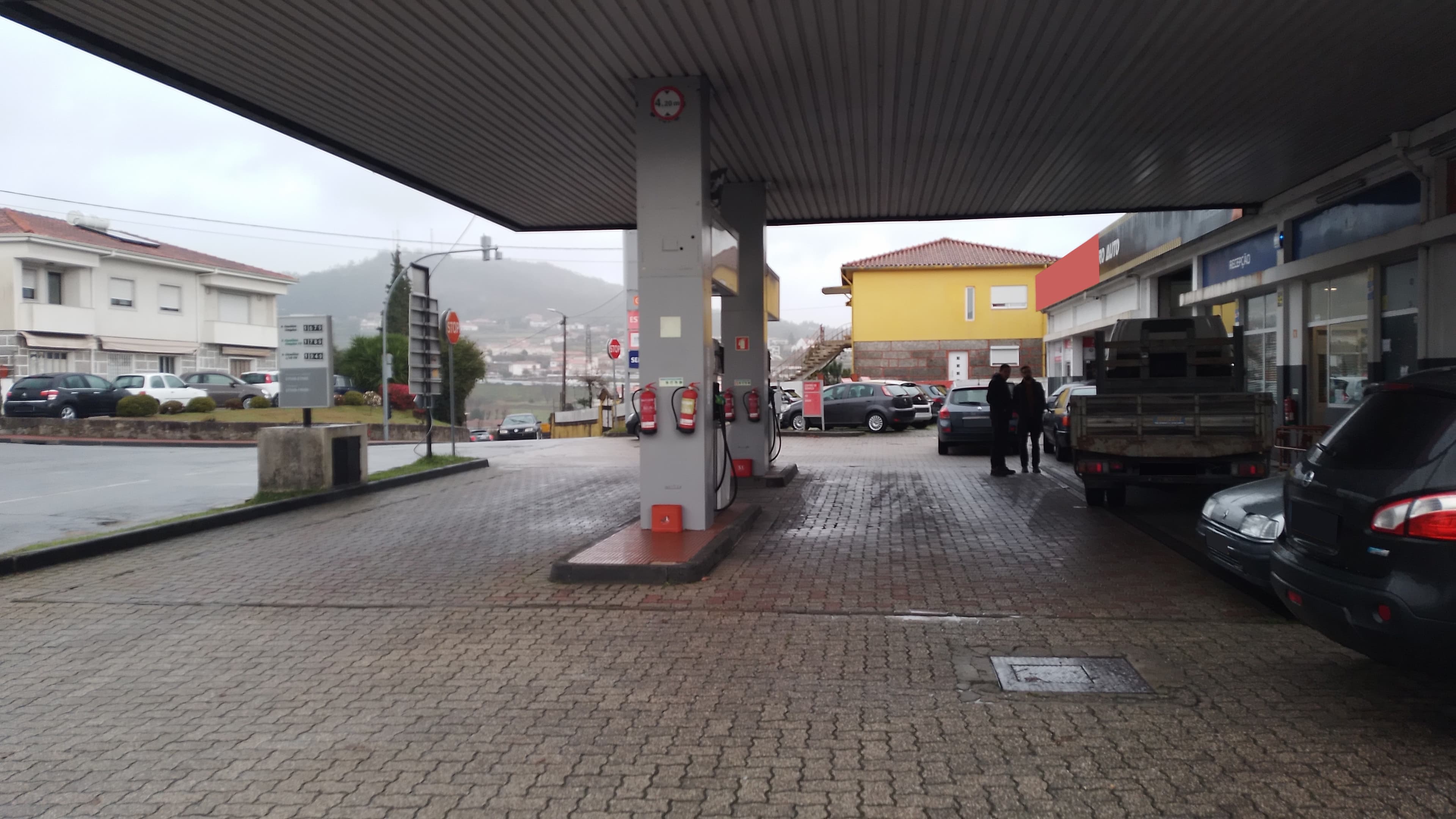Estação de Serviço (Posto SCAM) · Oliveira, V. N. Famalicão — image 5