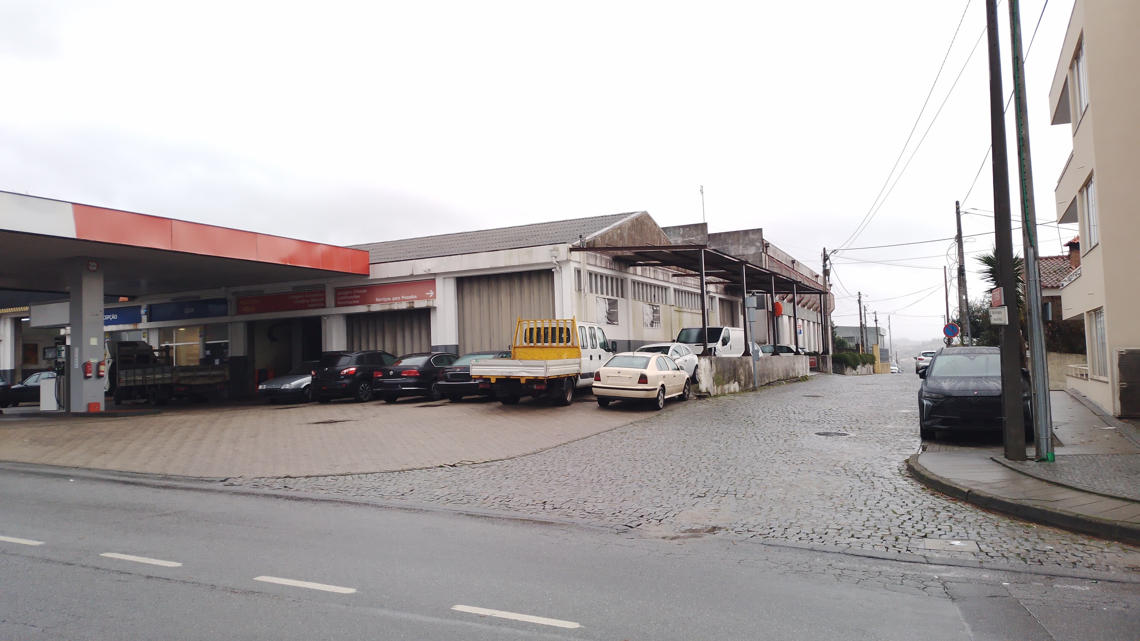 Estação de Serviço (Posto SCAM) · Oliveira, V. N. Famalicão — image 3