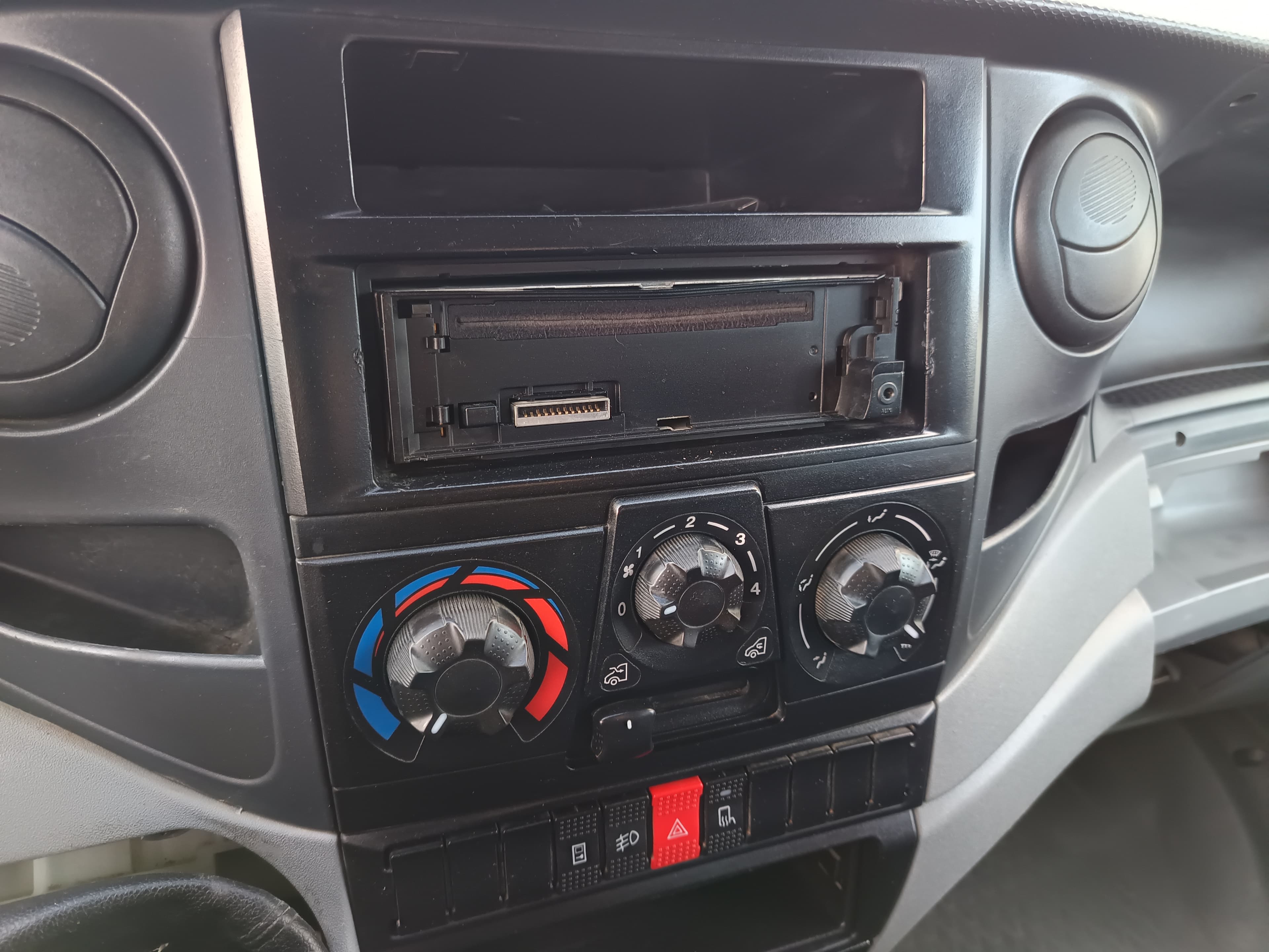Iveco Daily 35C15D · Ano 2009 — imagen 28