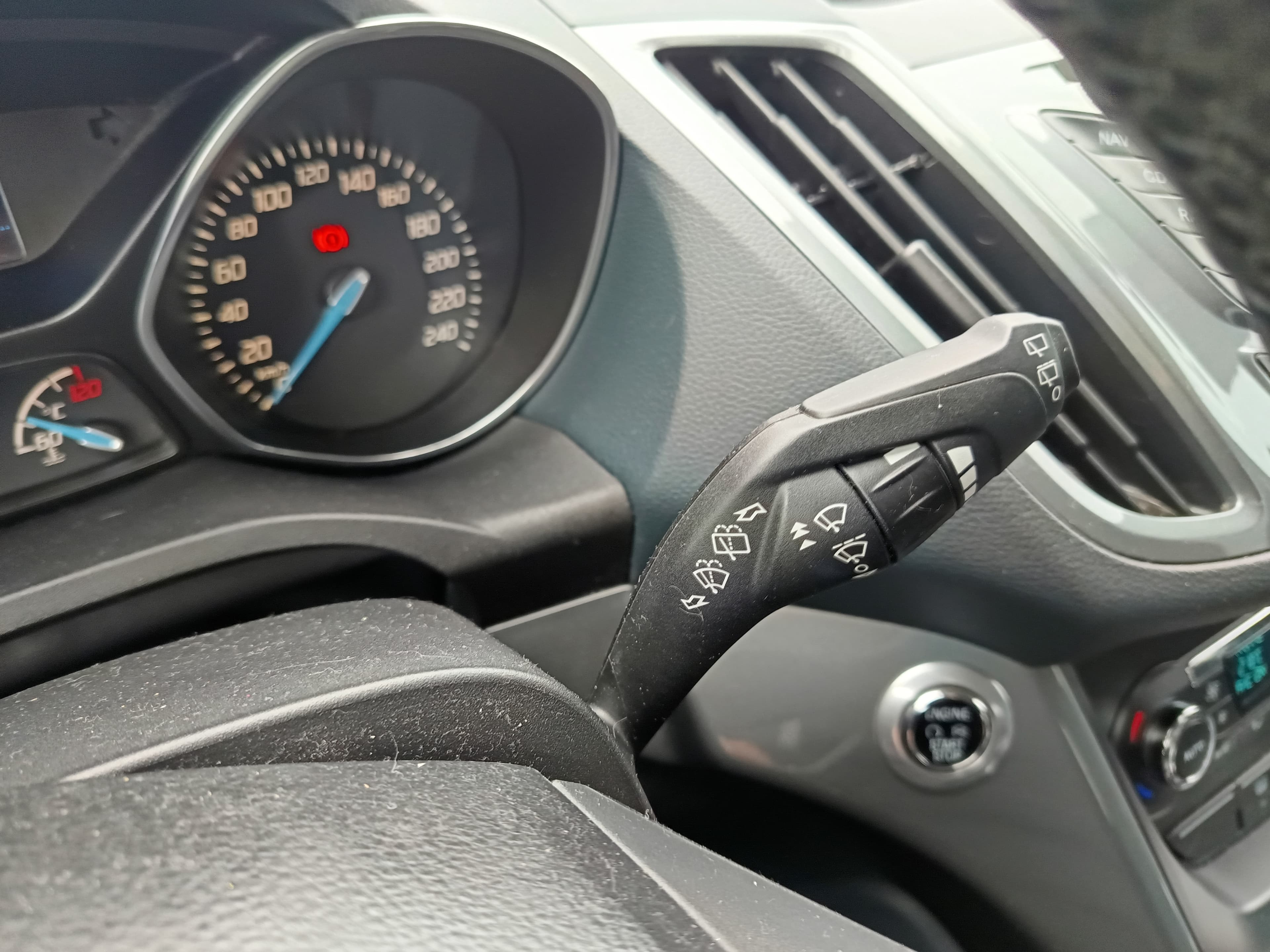 Ford Grand C-Max · Ano 2014 · 7 Lugares — image 38