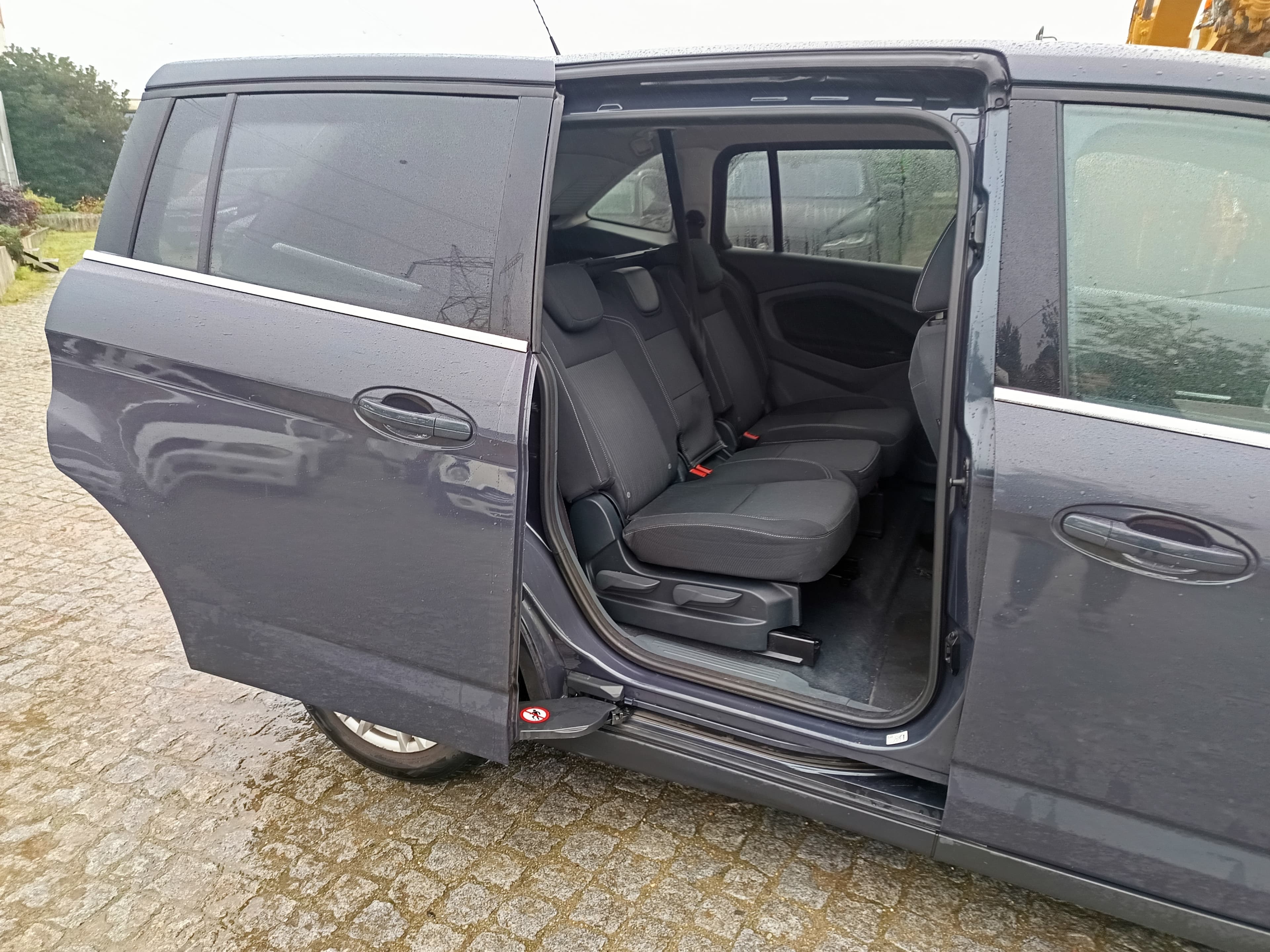 Ford Grand C-Max · Ano 2014 · 7 Lugares — image 18