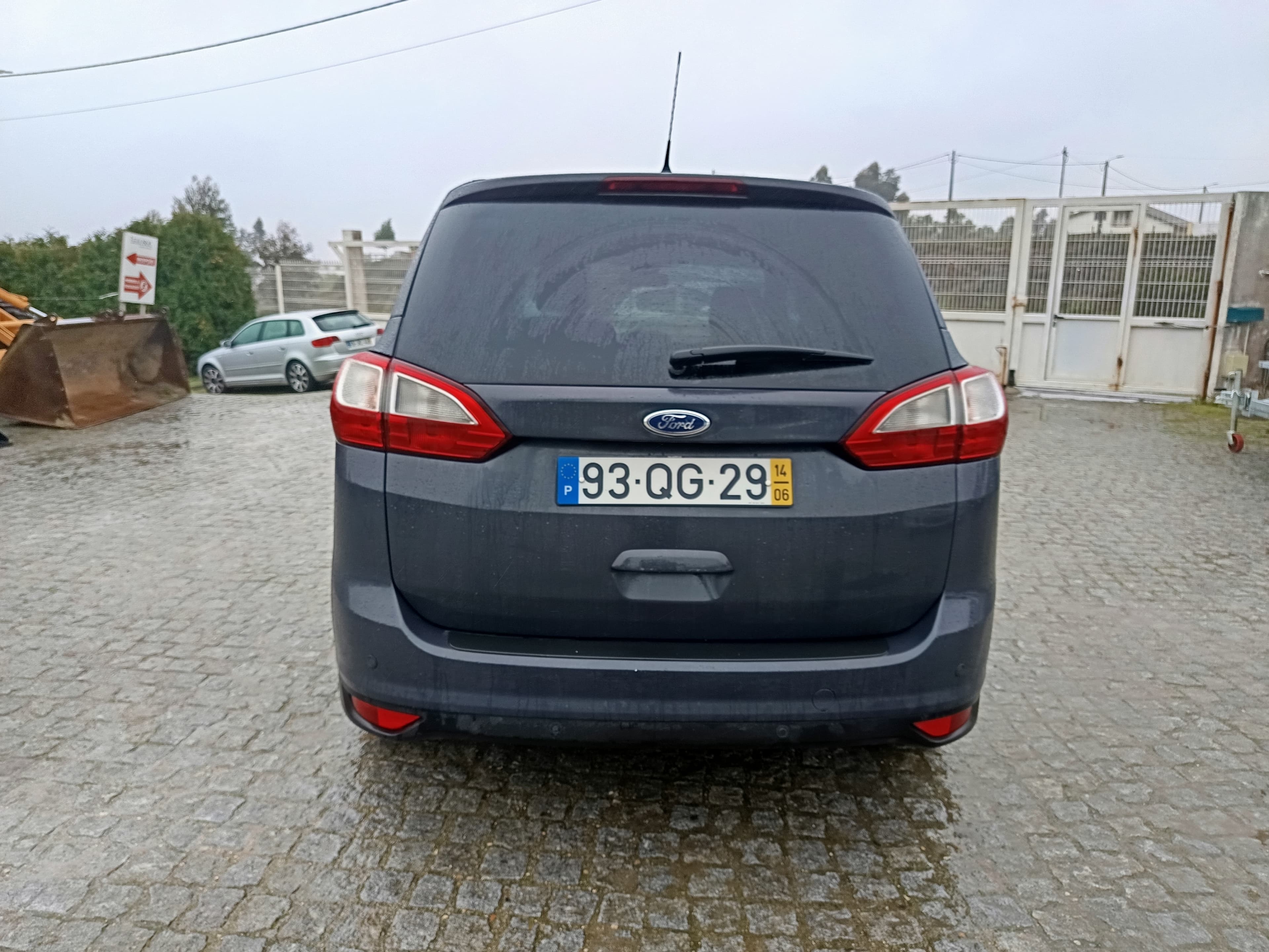 Ford Grand C-Max · Ano 2014 · 7 Lugares — image 6