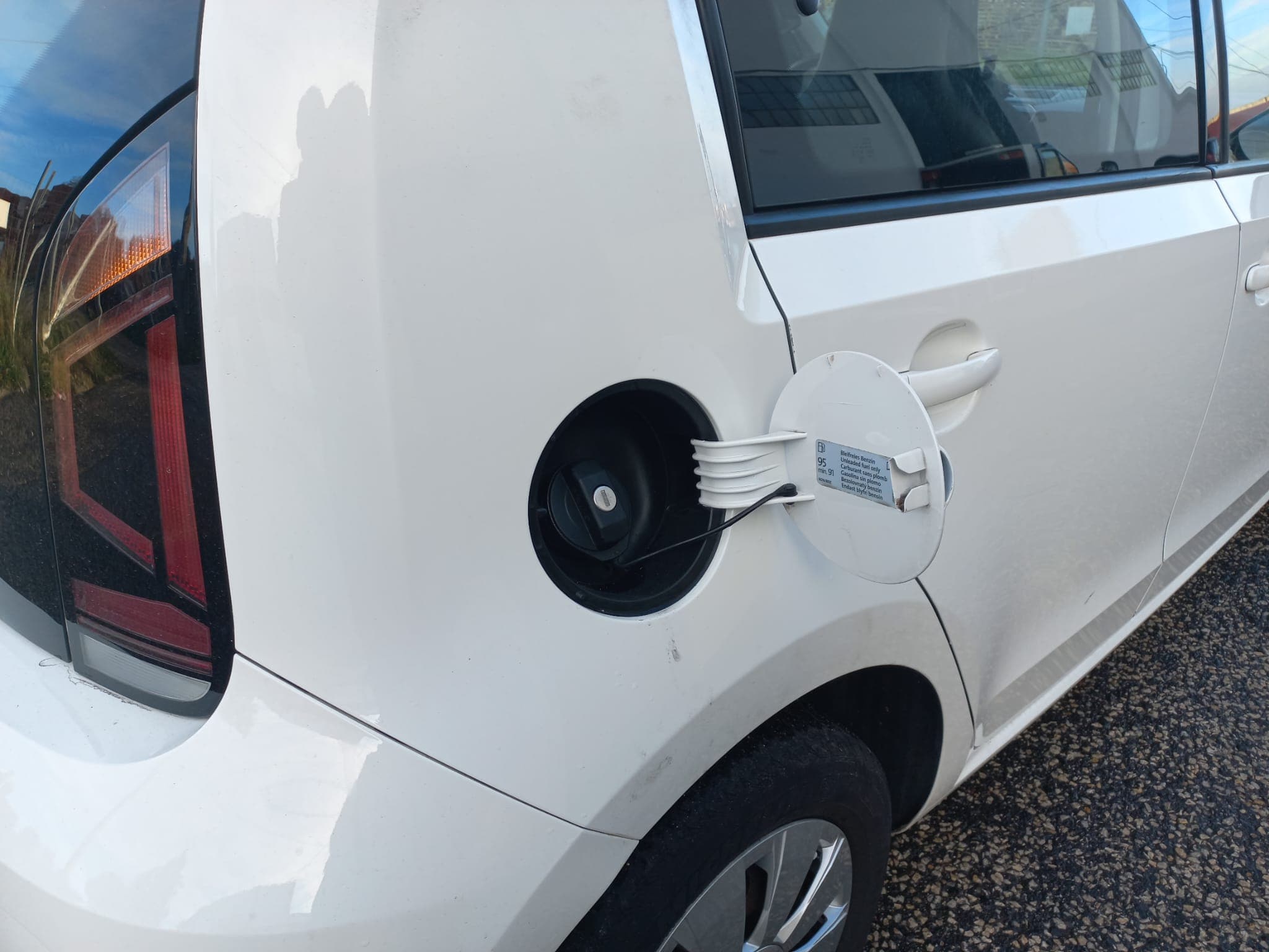 Volkswagen UP · Ano 2017 — image 9