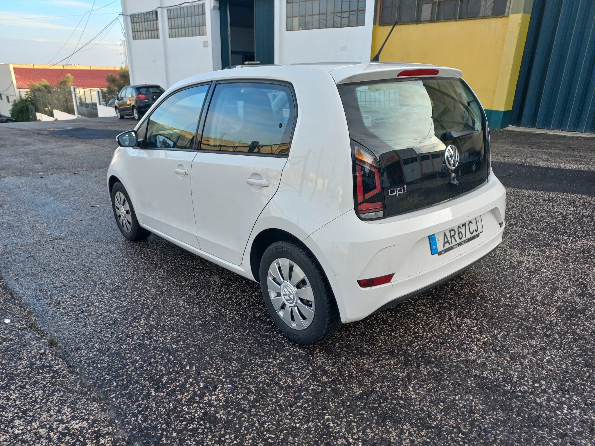 Volkswagen UP · Ano 2017 — image 6