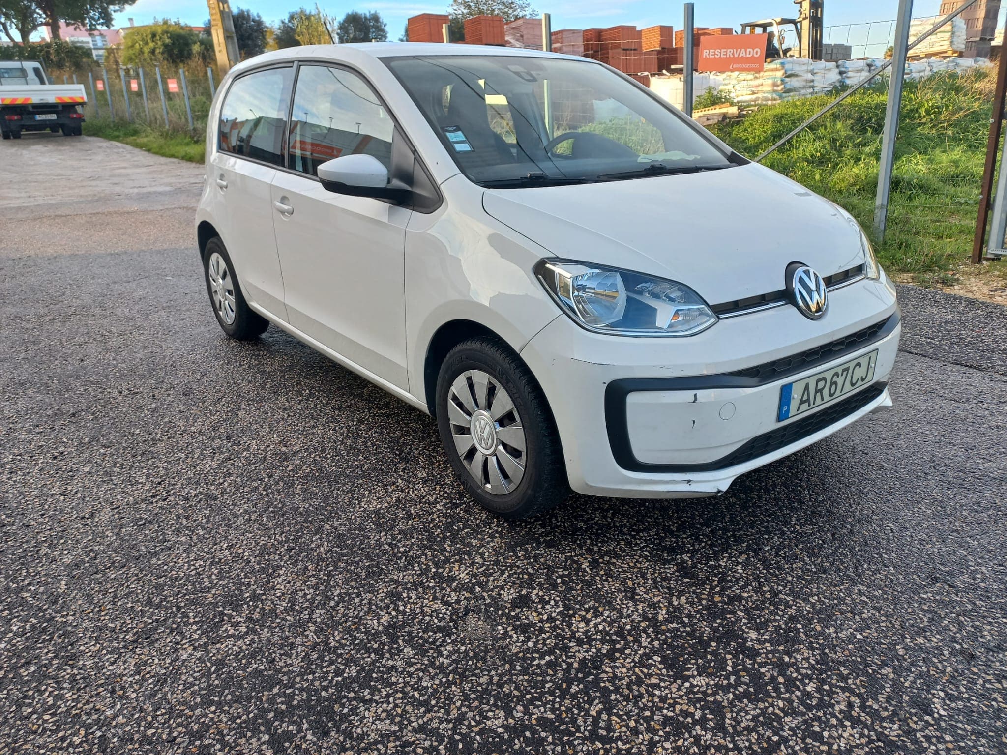Volkswagen UP · Ano 2017 — image 1