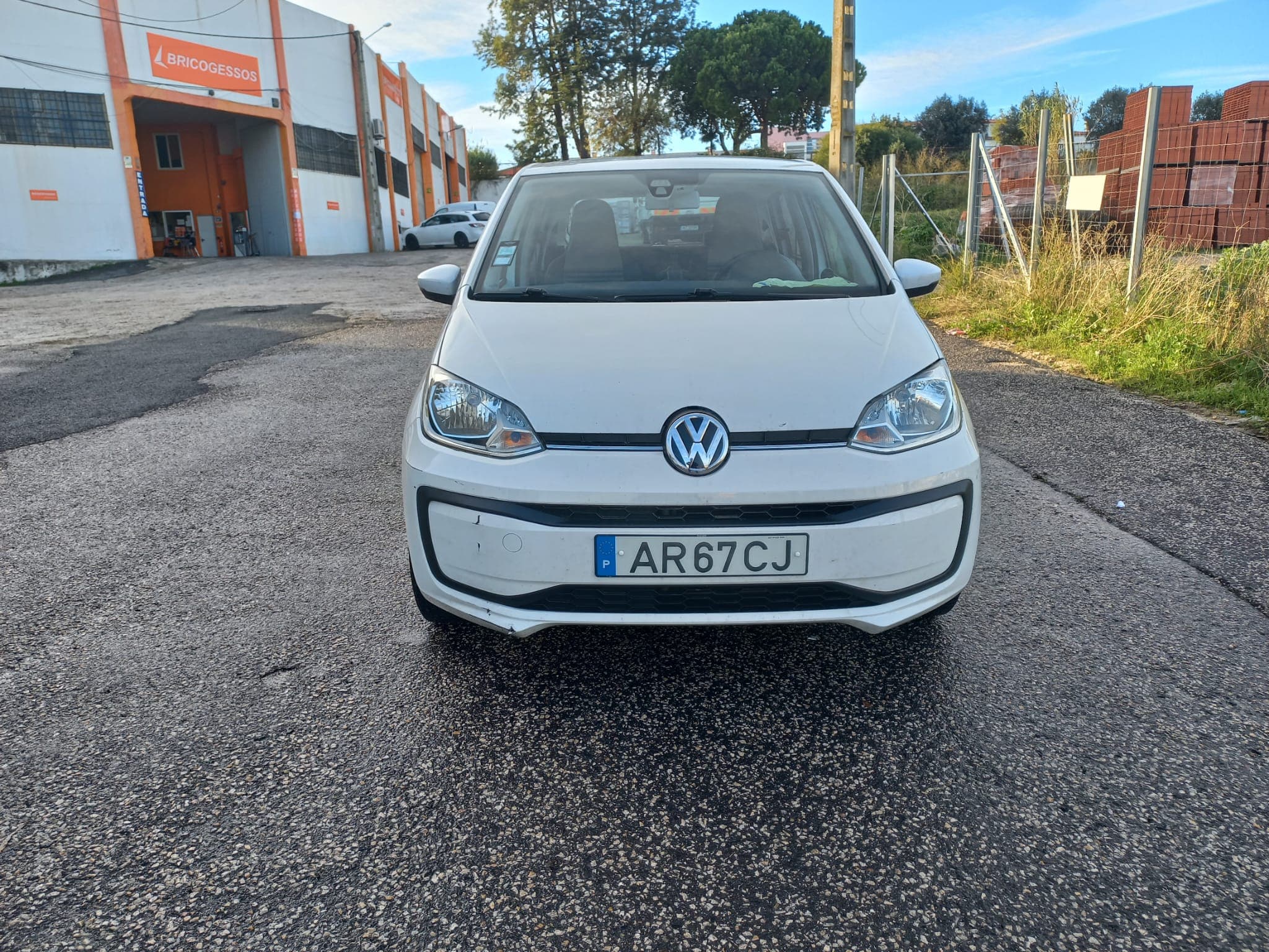 Volkswagen UP · Ano 2017 — image 2