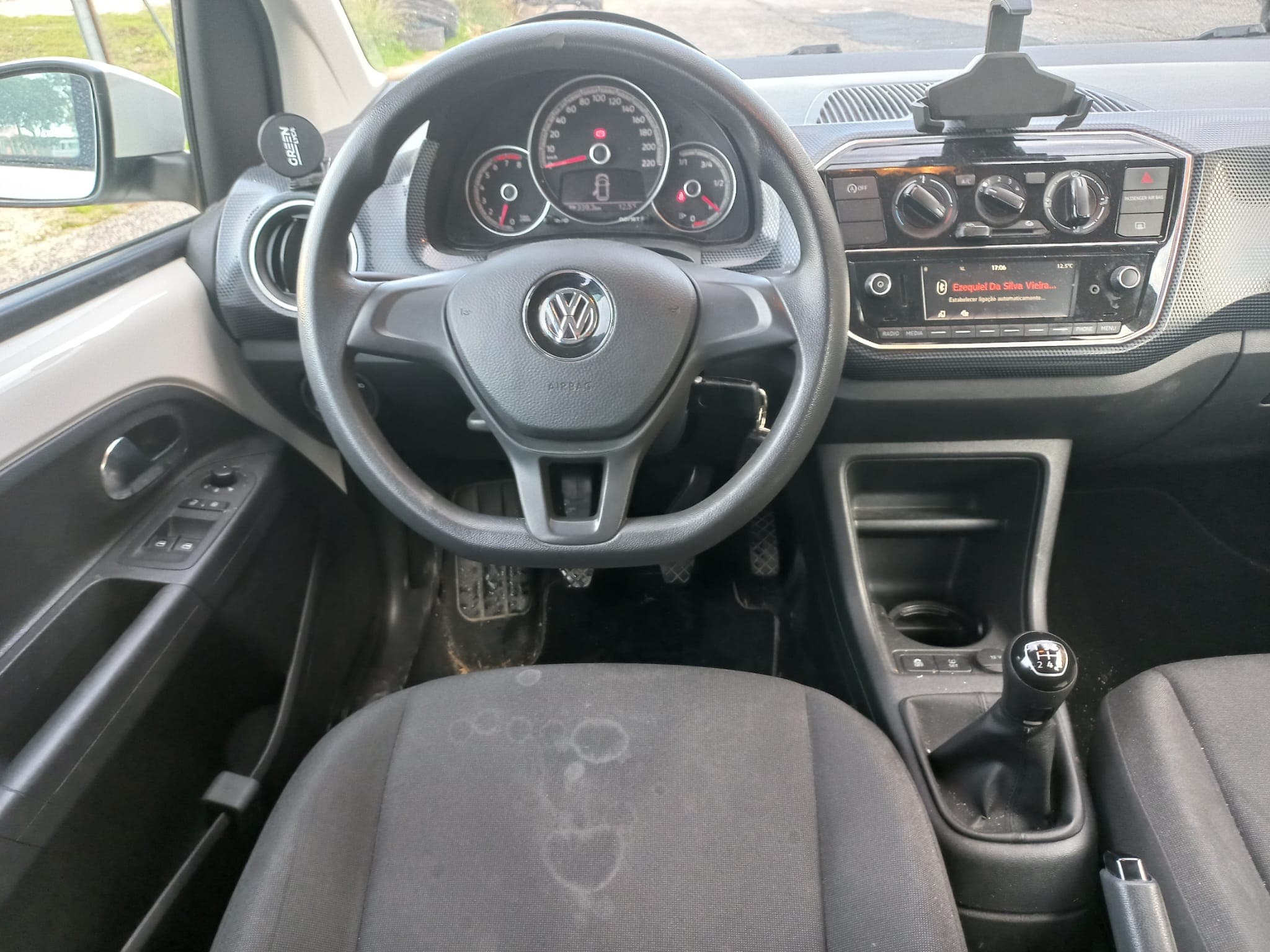 Volkswagen UP · Ano 2017 — image 22