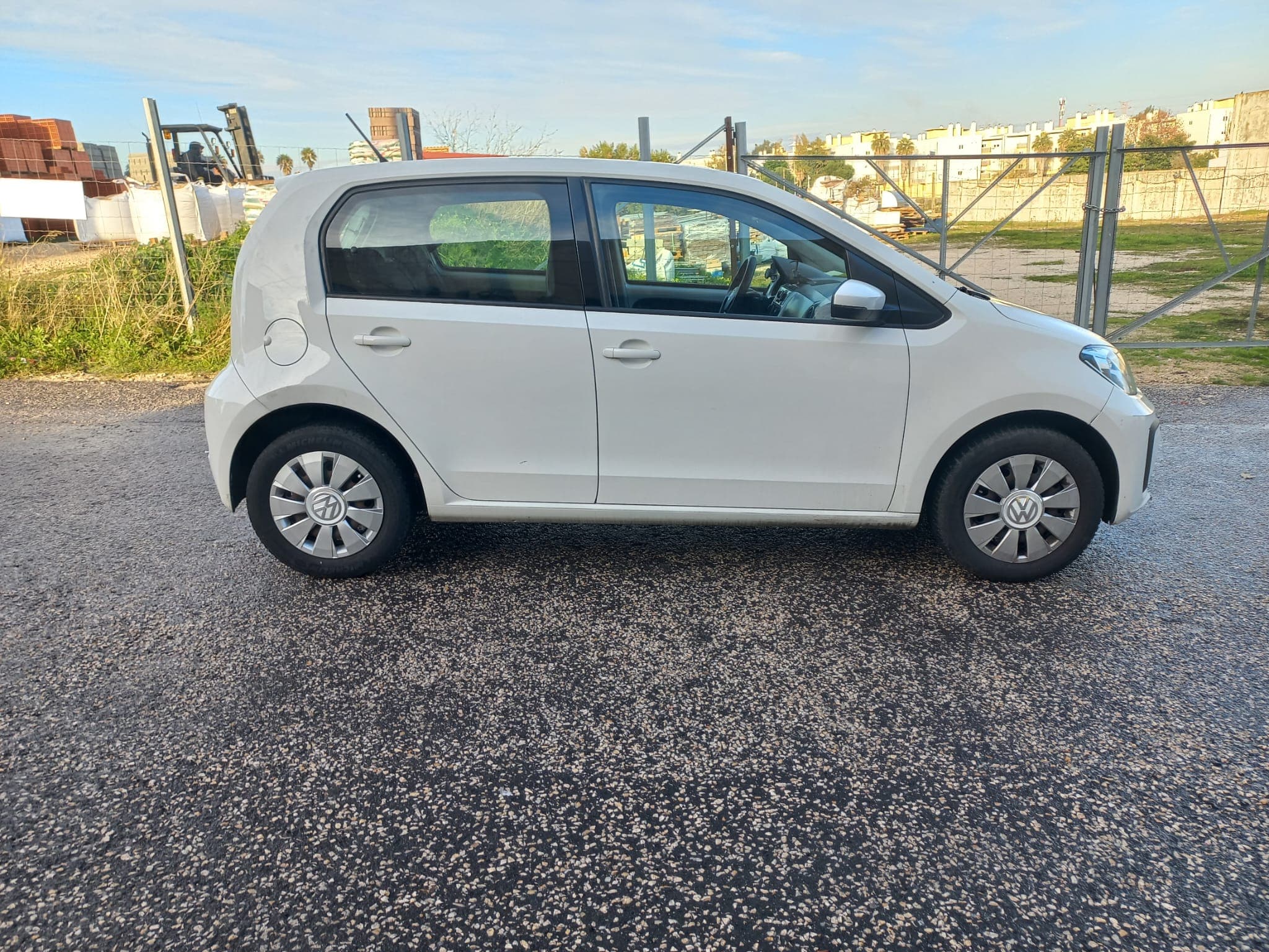 Volkswagen UP · Ano 2017 — image 7