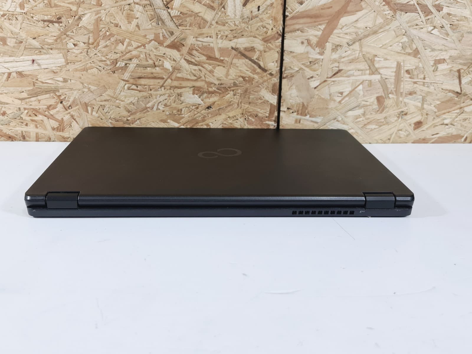 Portátil Fujitsu U747 — imagen 3