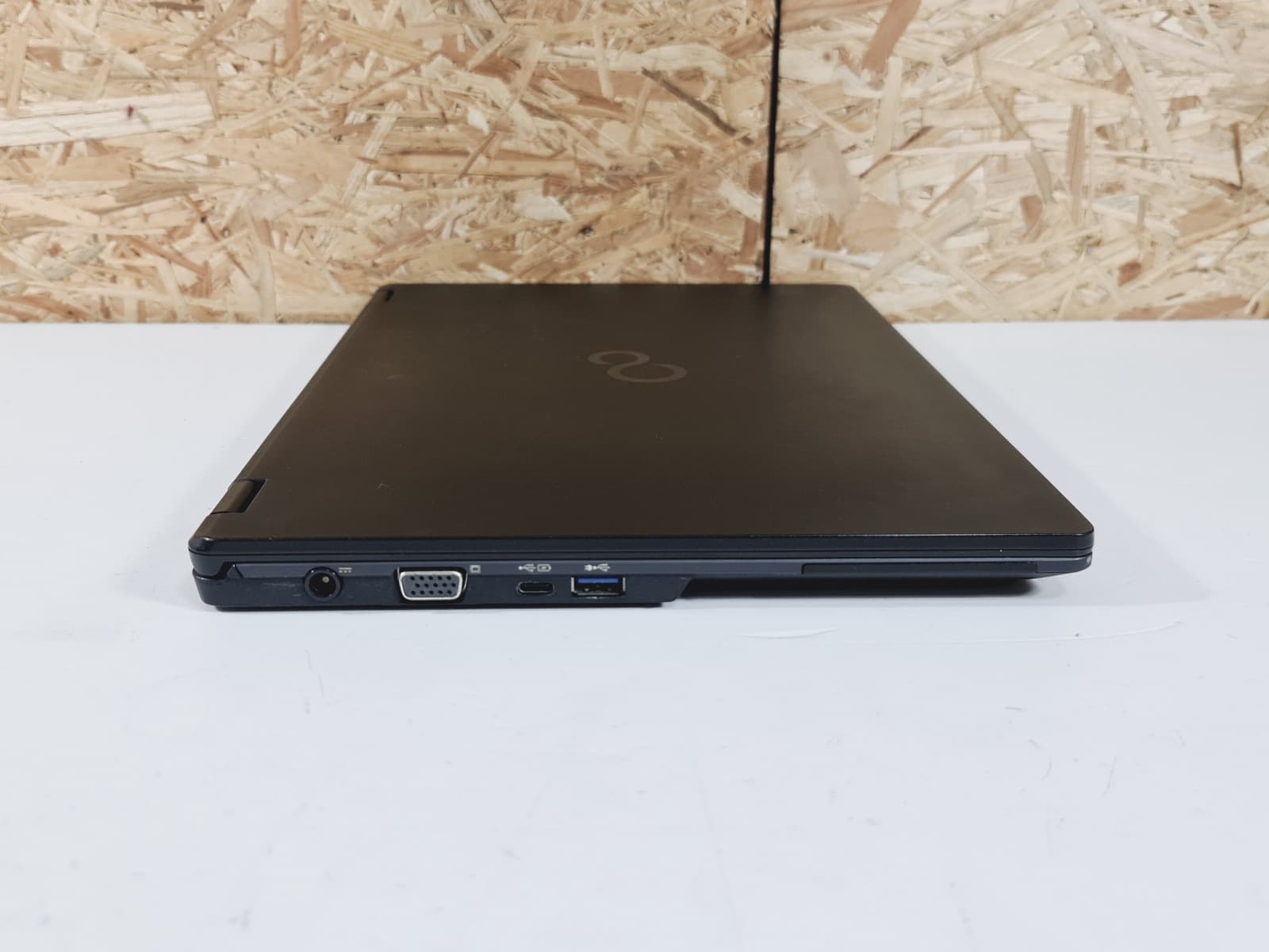 Portátil Fujitsu U747 — imagen 2