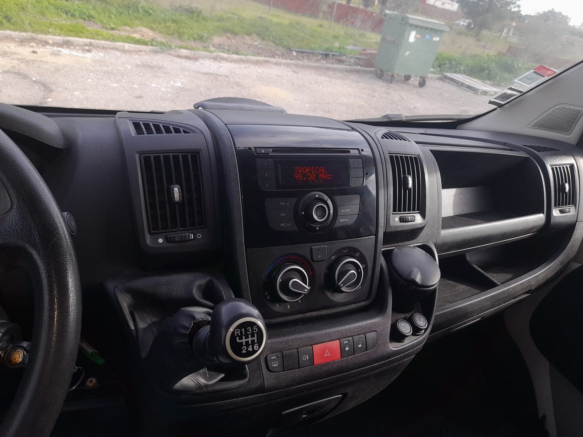 Peugeot Boxer · Ano 2012 — image 9