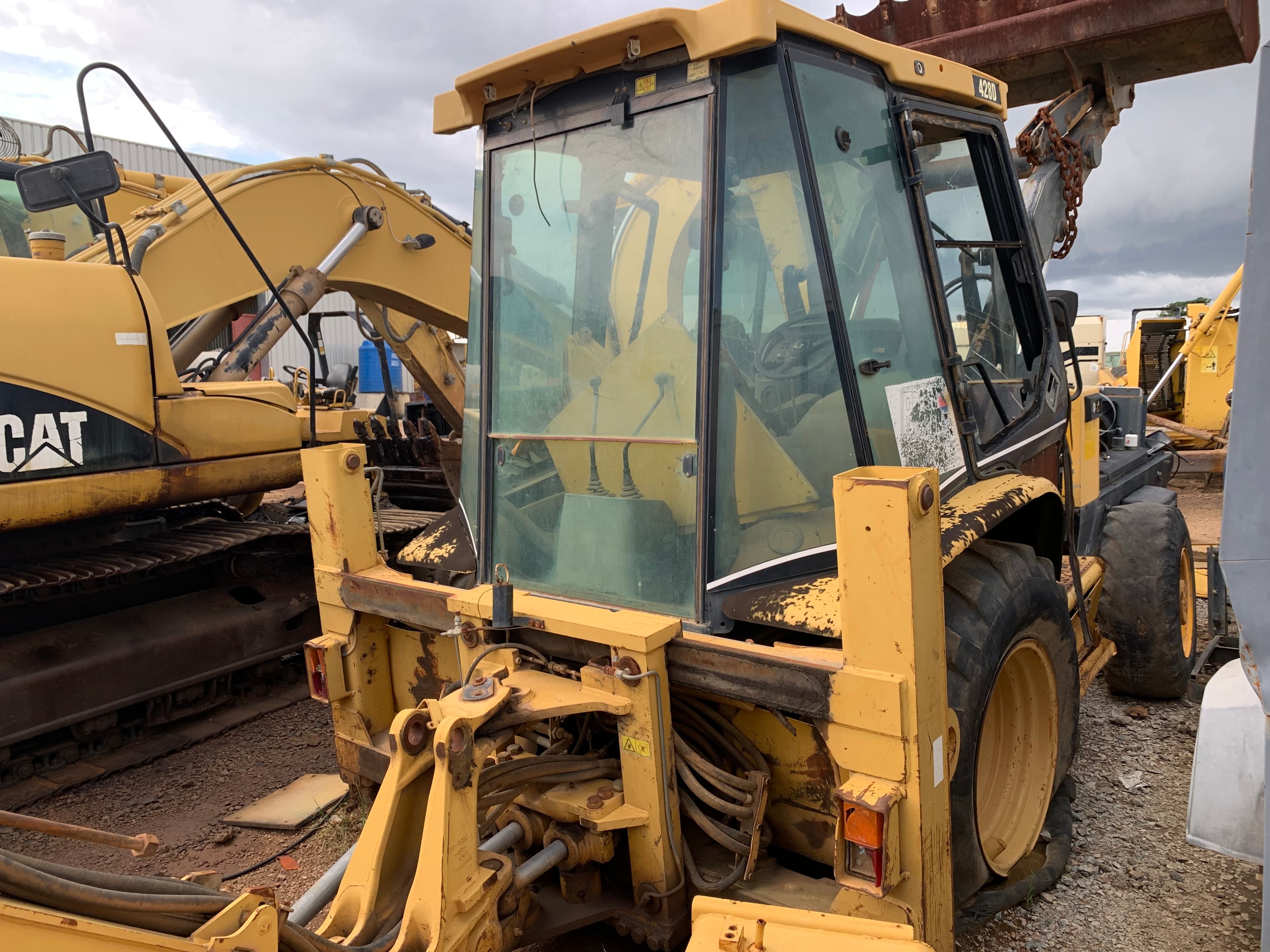 Retroescavadora CATERPILAR 428 D — imagen 3