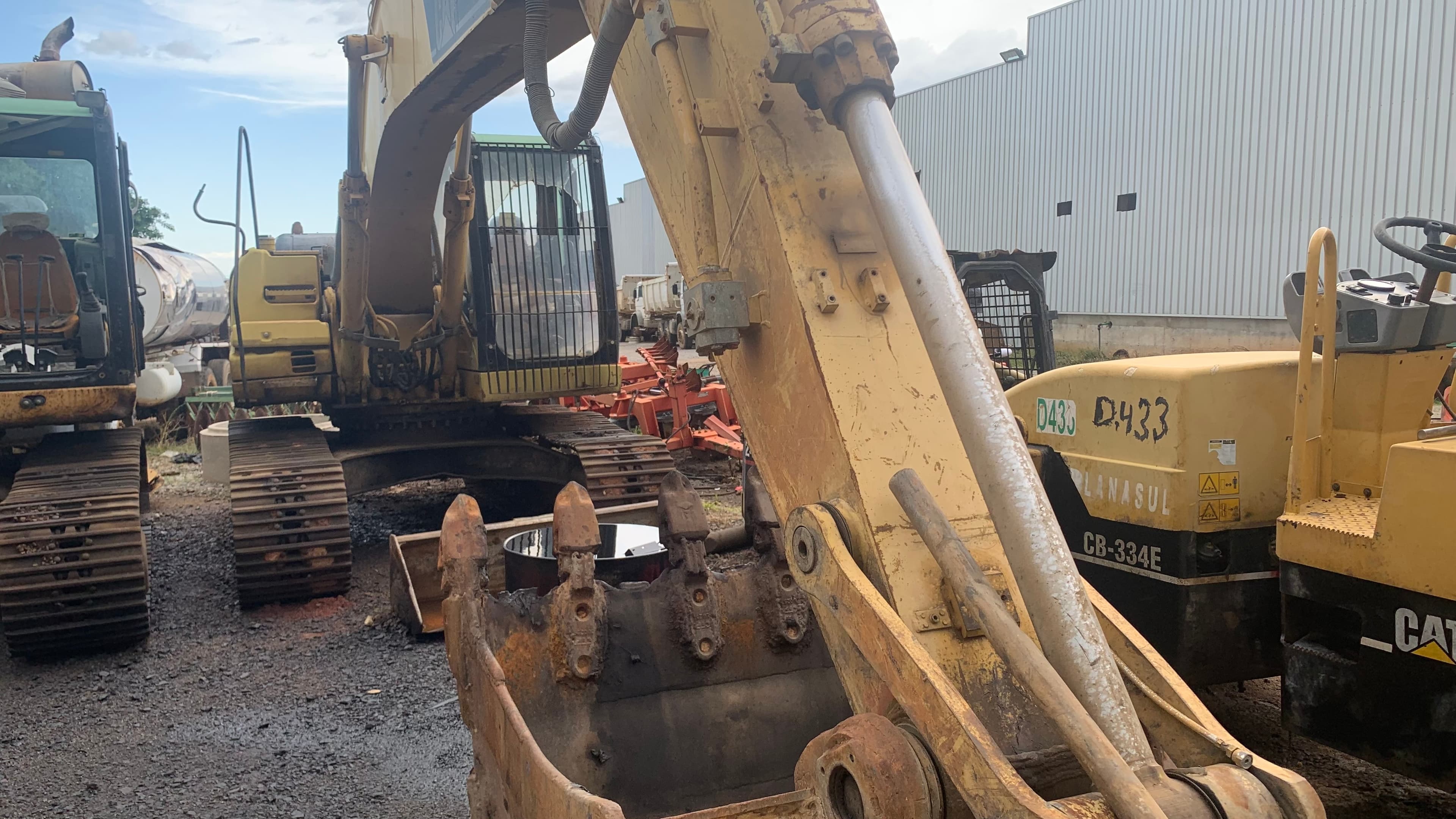 Escavadora CATERPILAR 323 DLN — imagem 2