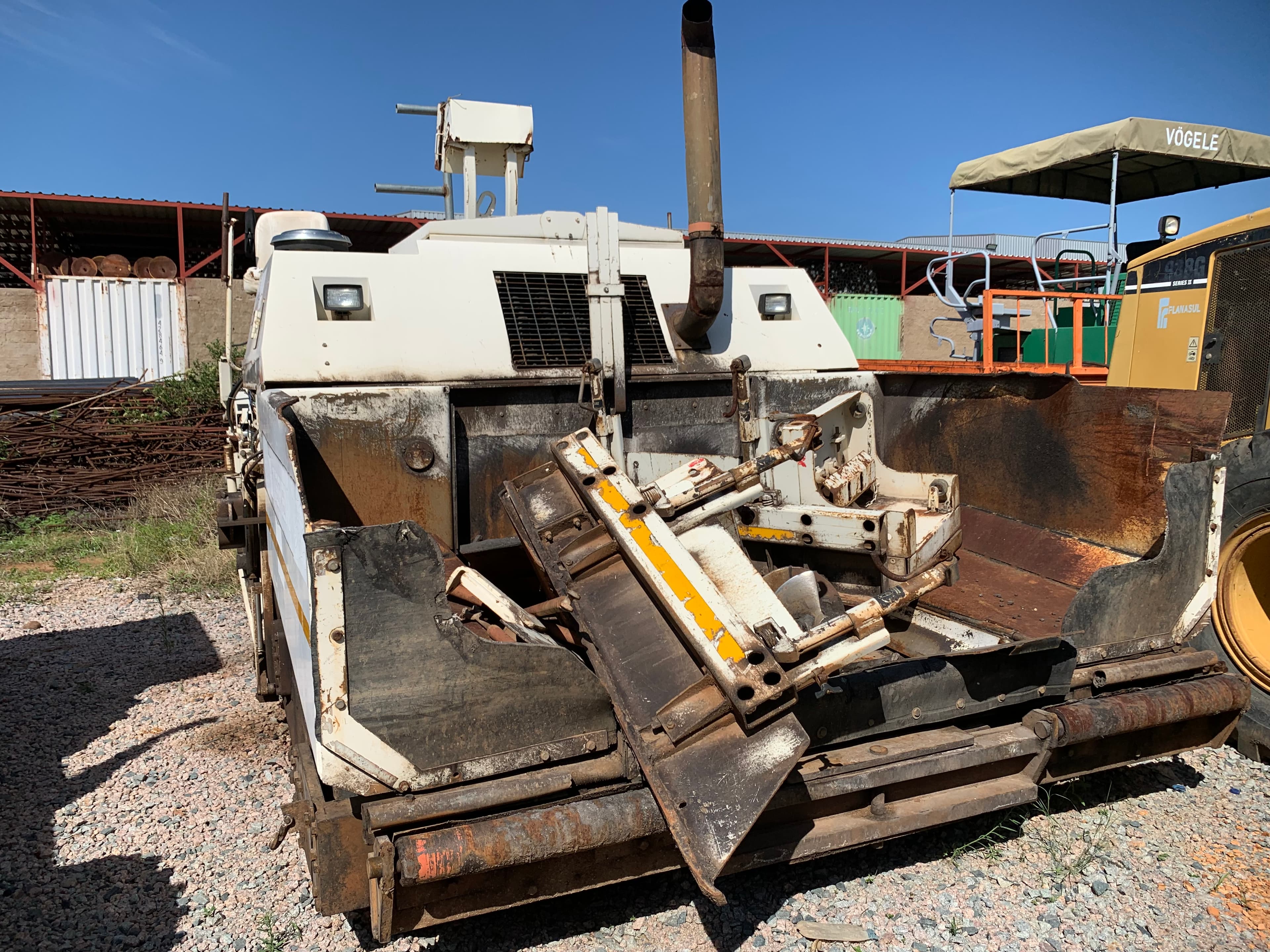 Espalhadora de Asfalto TEREX CR462