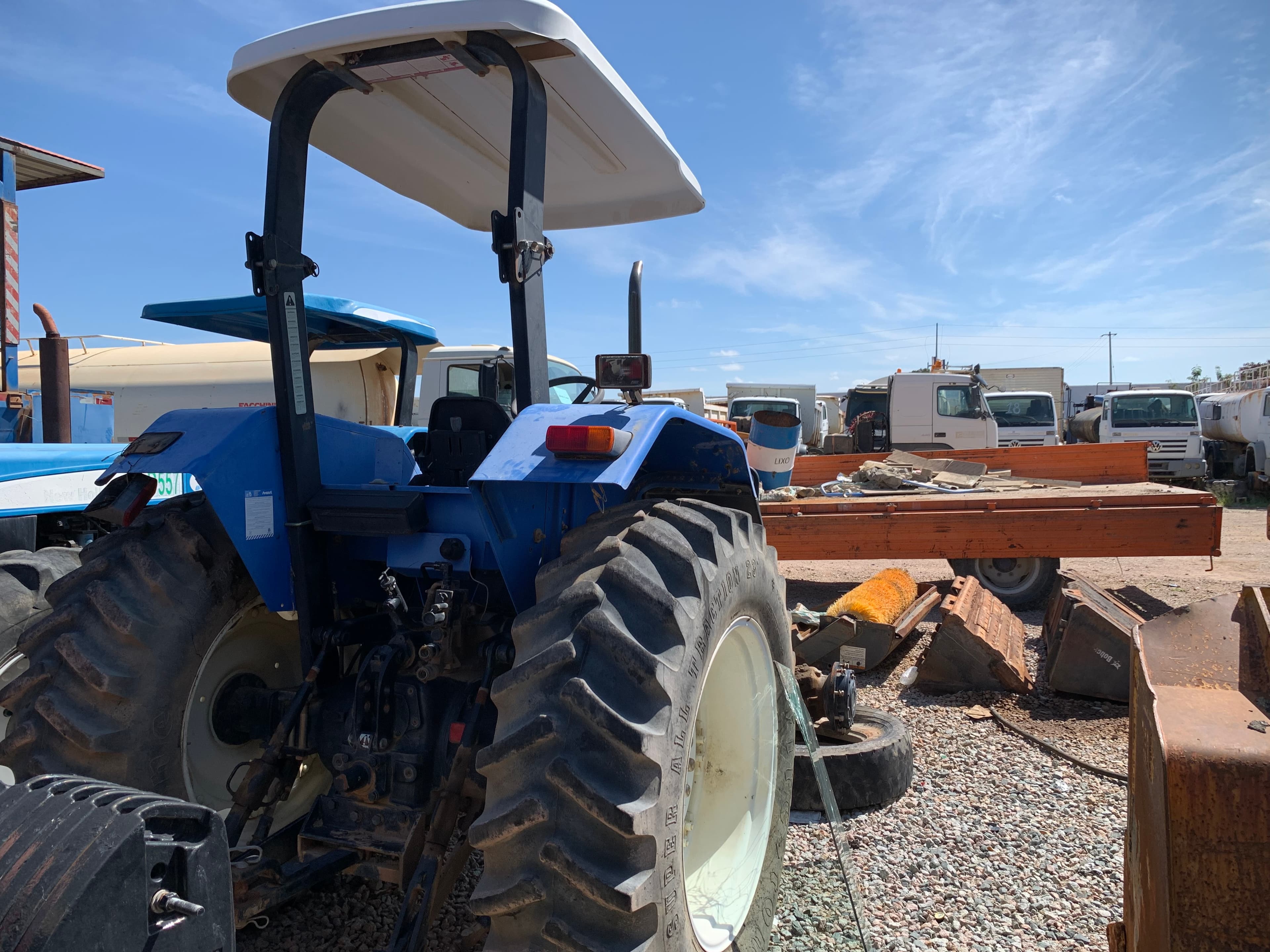 Trator agrícola NEW HOLLAND TS110 — image 3