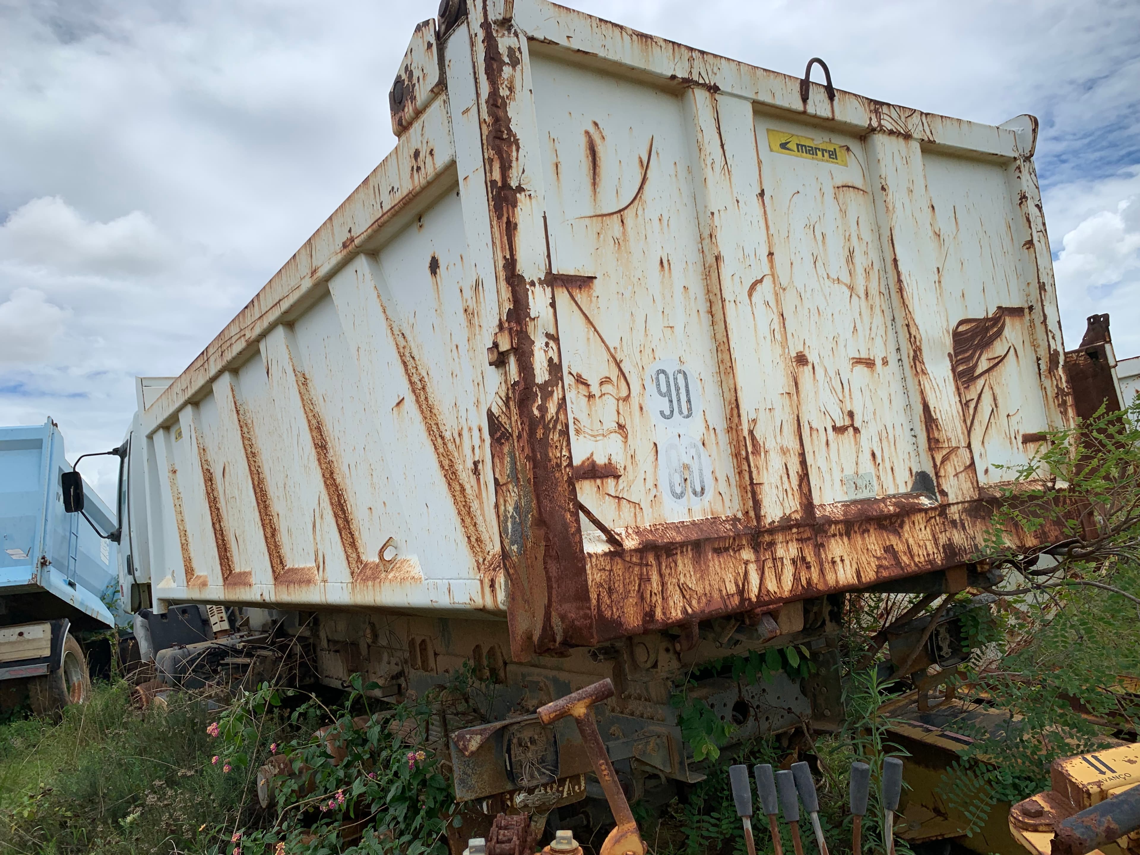 Camión Volquete RENAULT 350.4 Kerax — imagen 3
