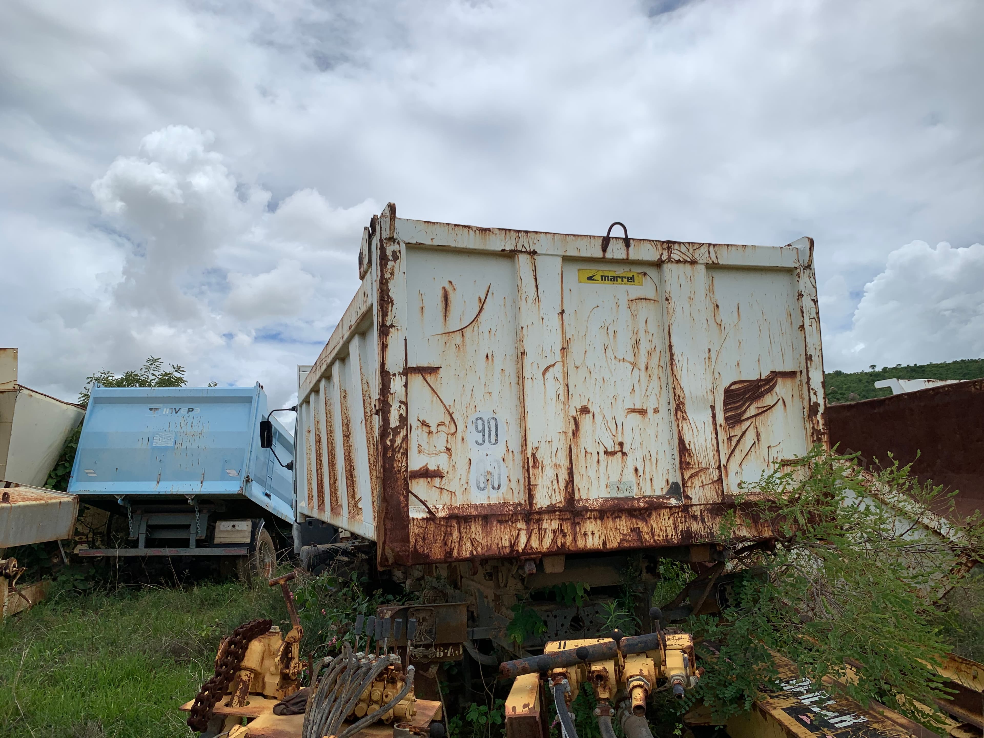 Camión Volquete RENAULT 350.4 Kerax — imagen 4