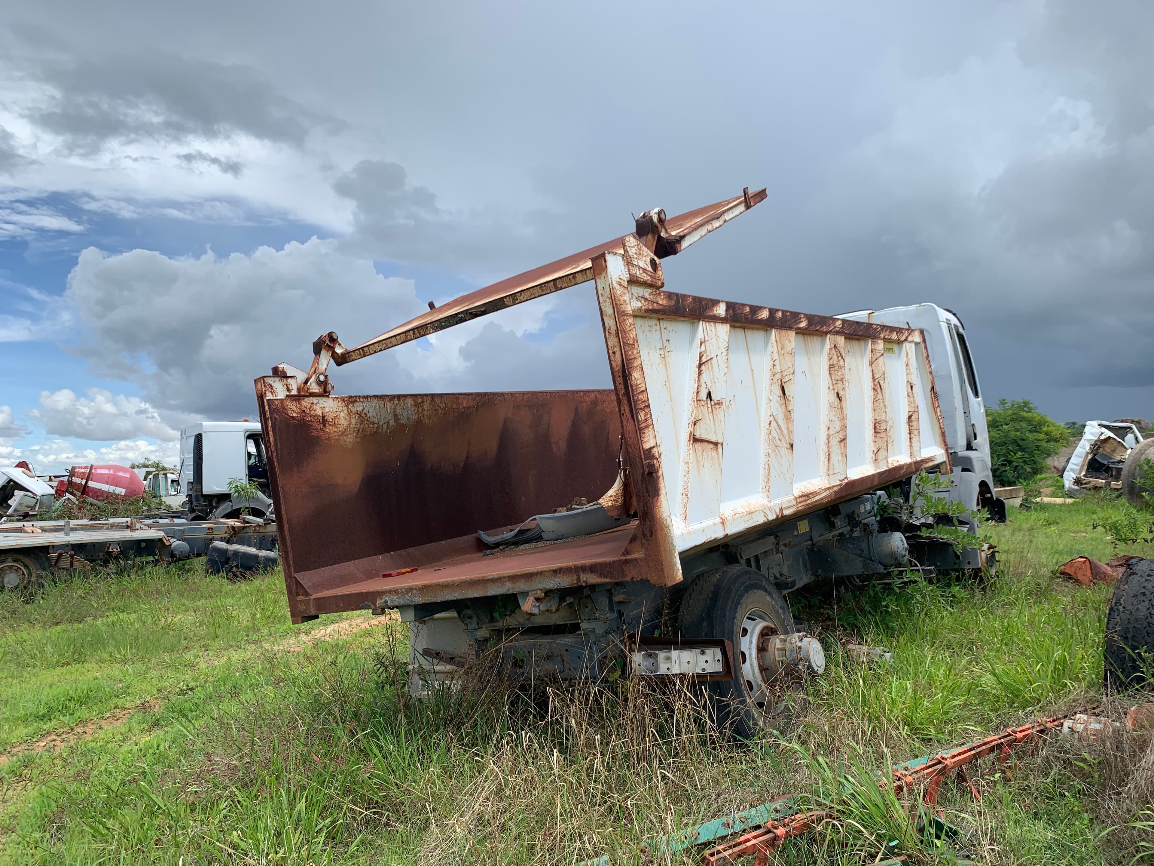 Camião Basculante RENAULT 350.4 Kerax (9) — image 4