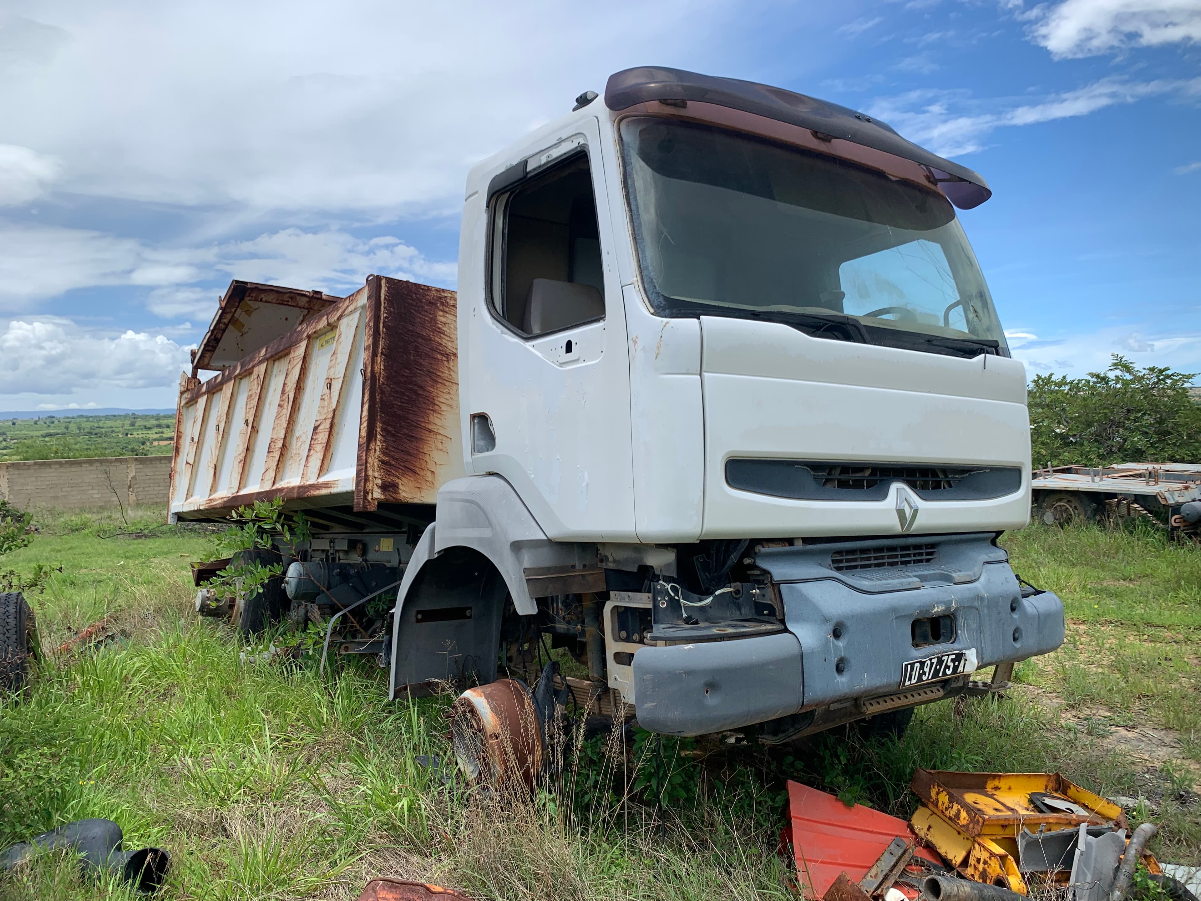 Camião Basculante RENAULT 350.4 Kerax (9) — image 3