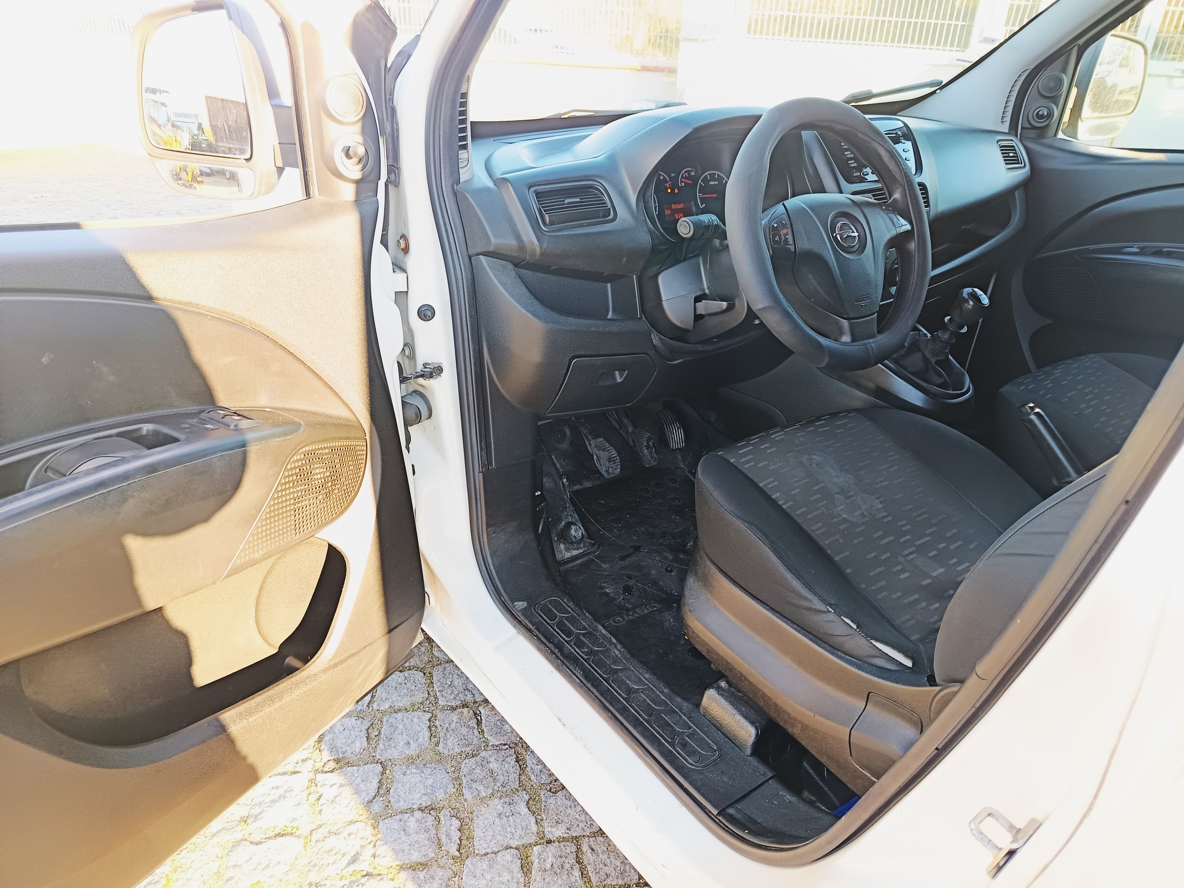 Opel Combo · Ano 2017 — image 31