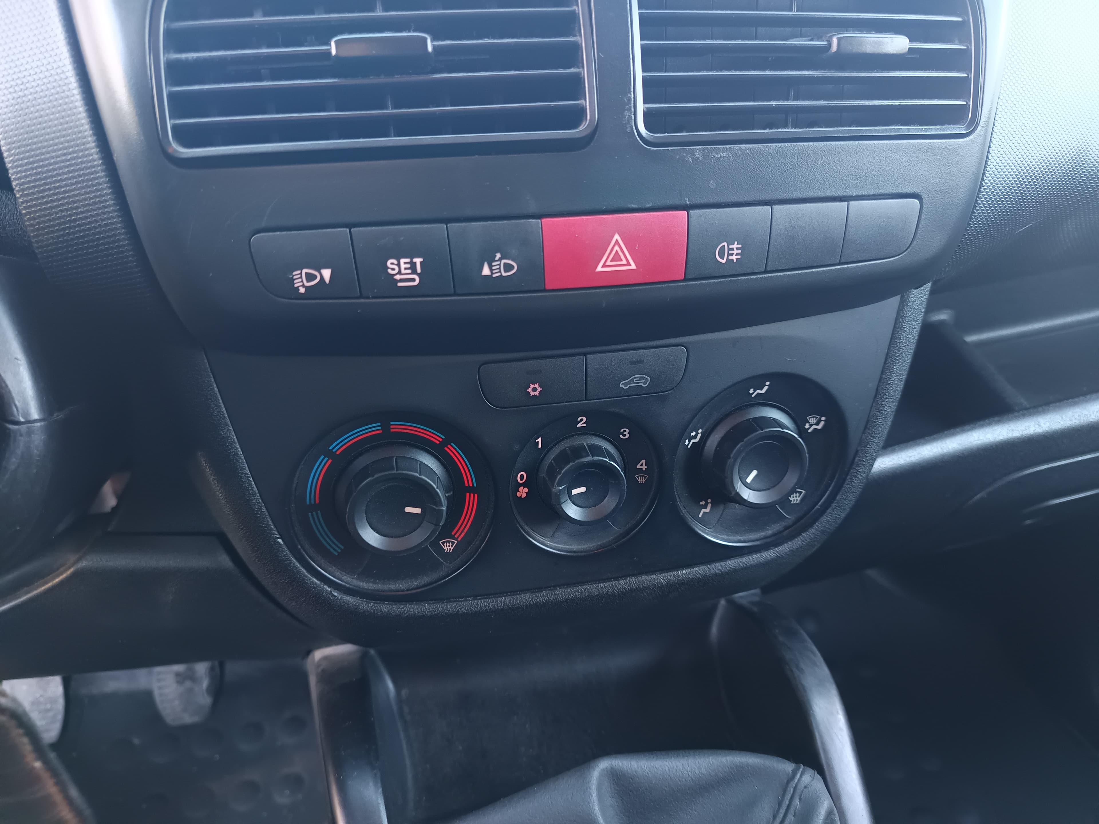 Opel Combo · Ano 2017 — image 44