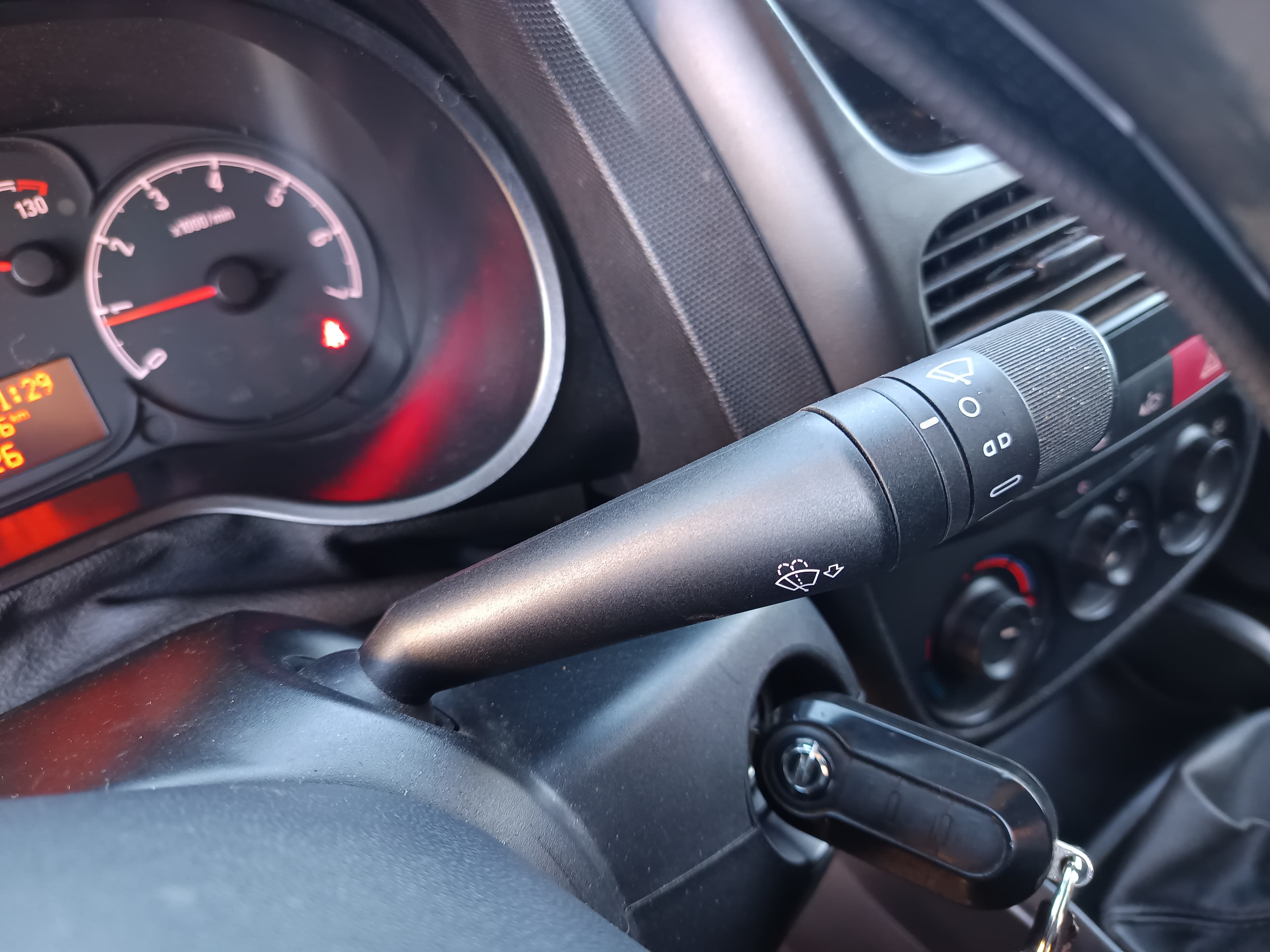 Opel Combo · Ano 2017 — image 48
