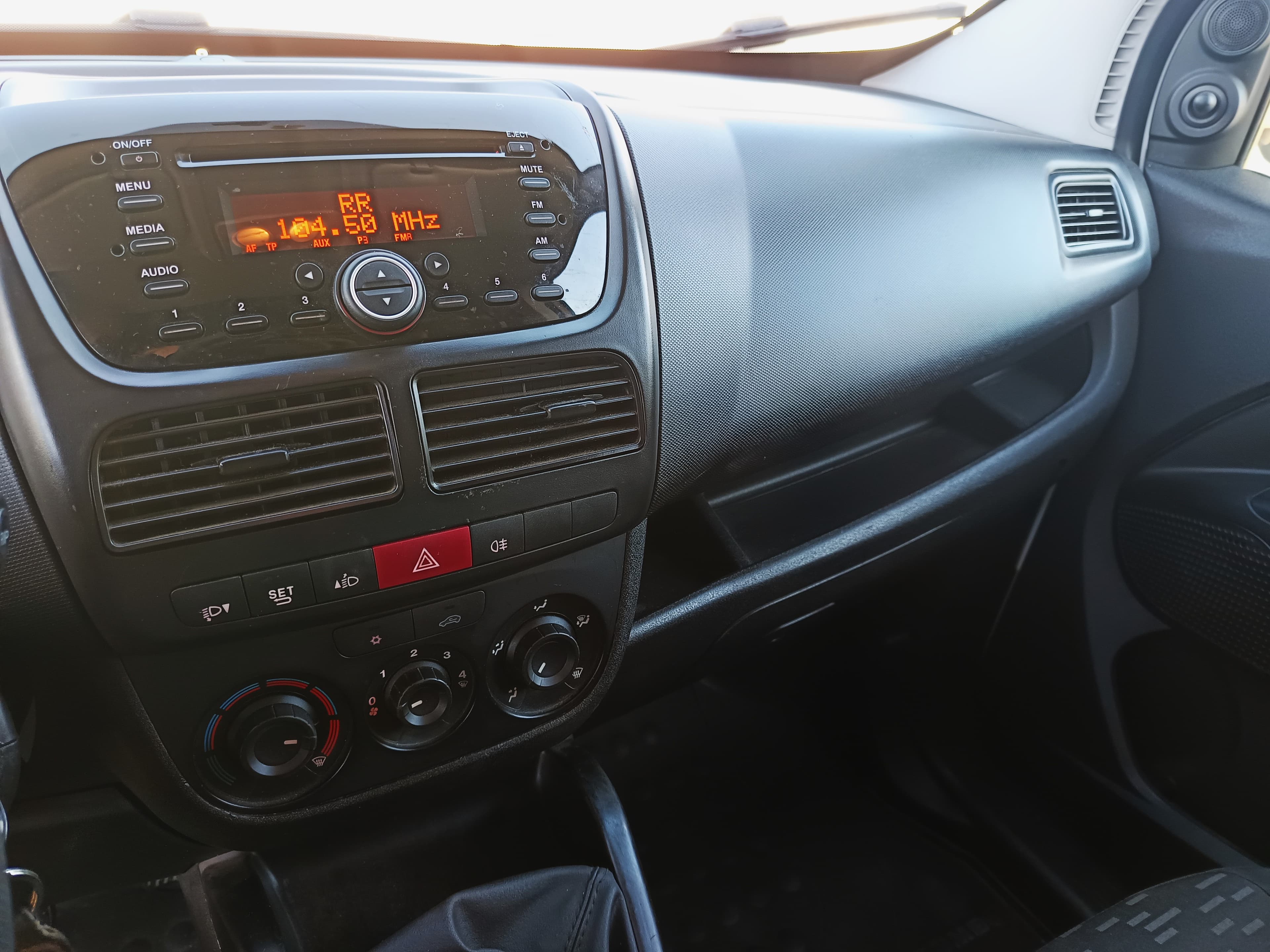 Opel Combo · Ano 2017 — image 42