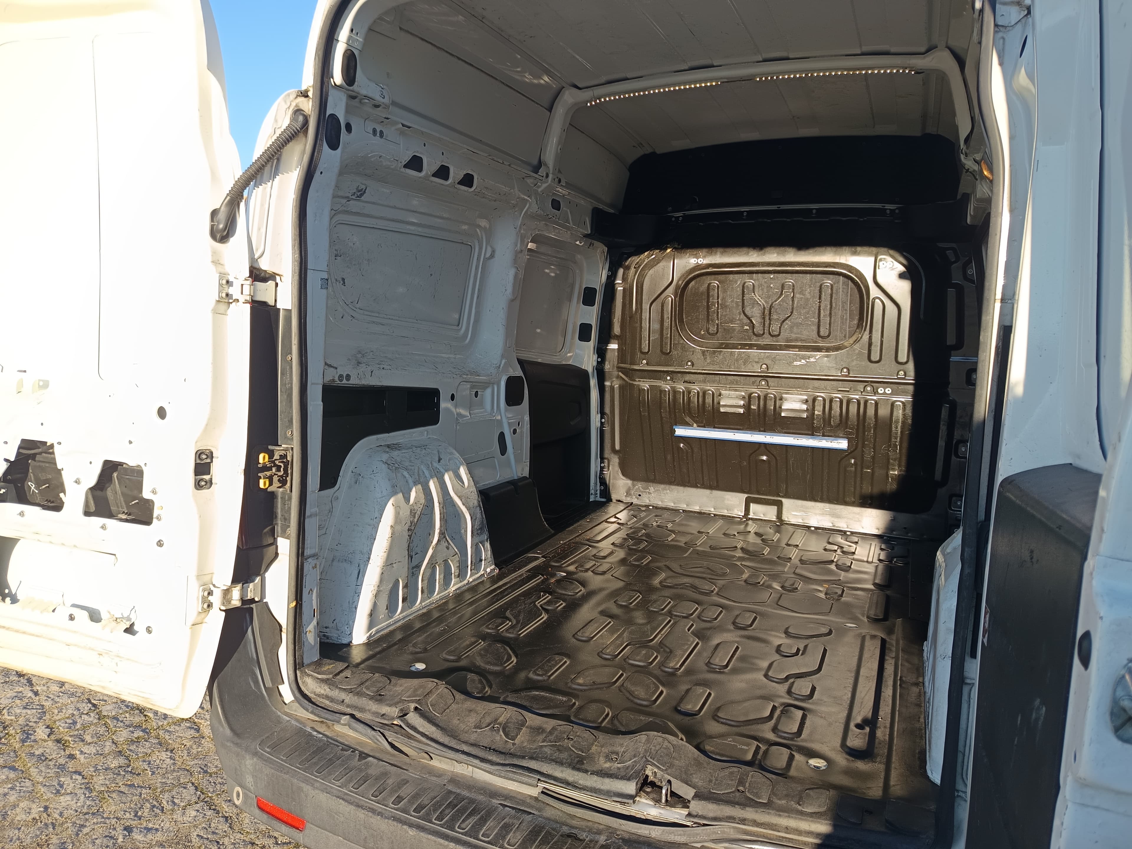 Opel Combo · Ano 2017 — image 21