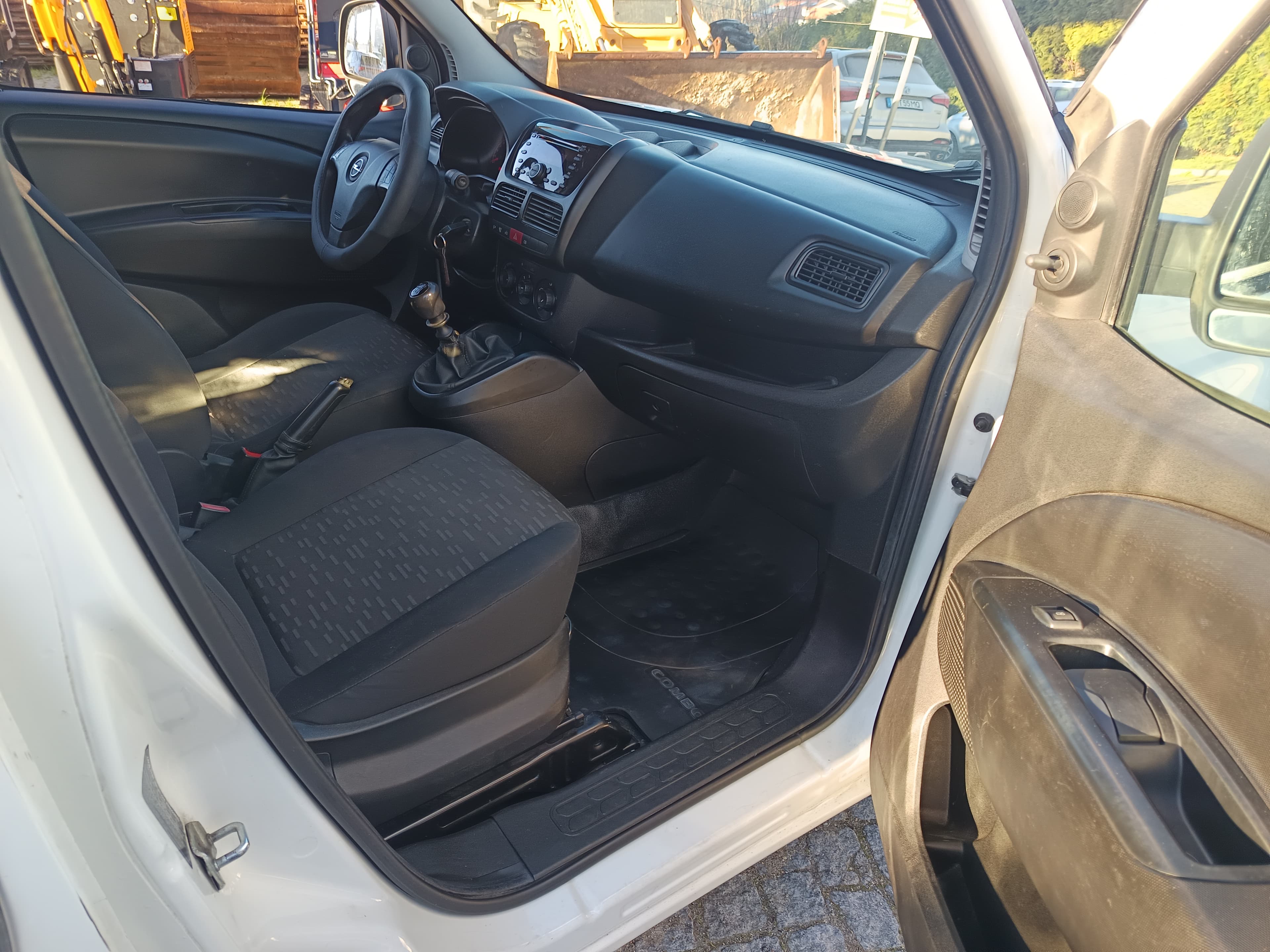 Opel Combo · Ano 2017 — image 26