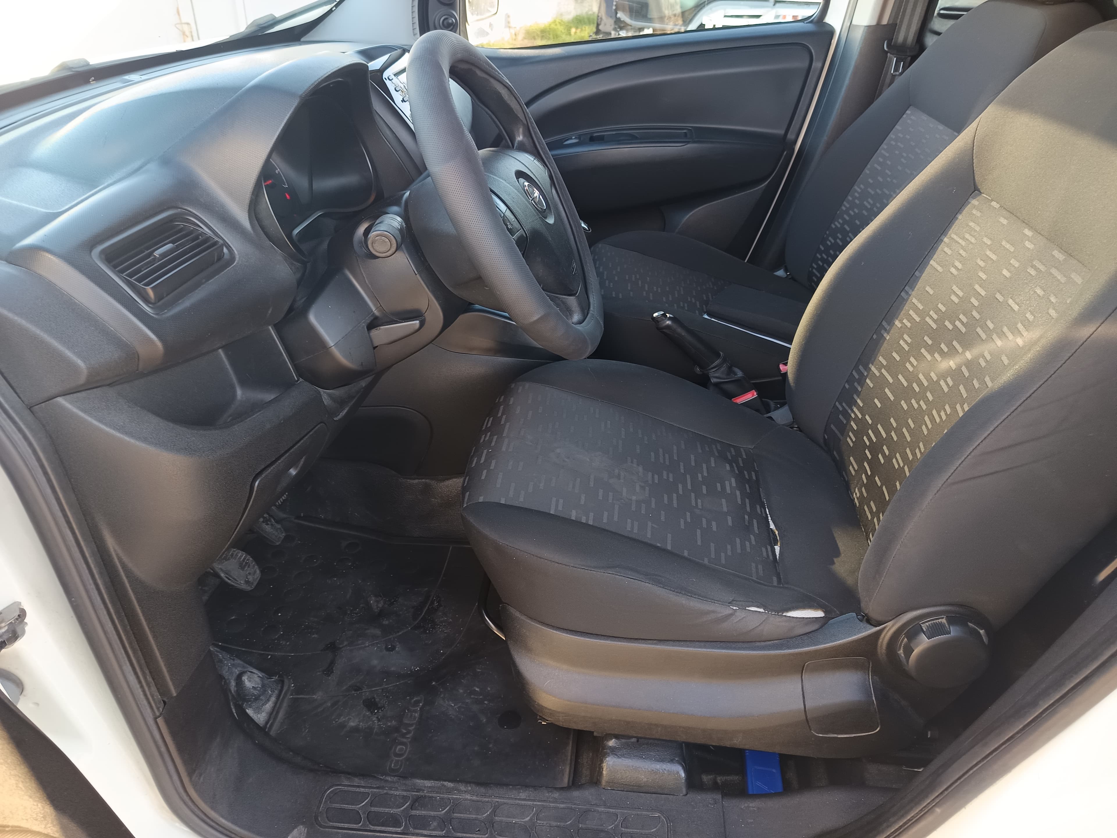 Opel Combo · Ano 2017 — image 35