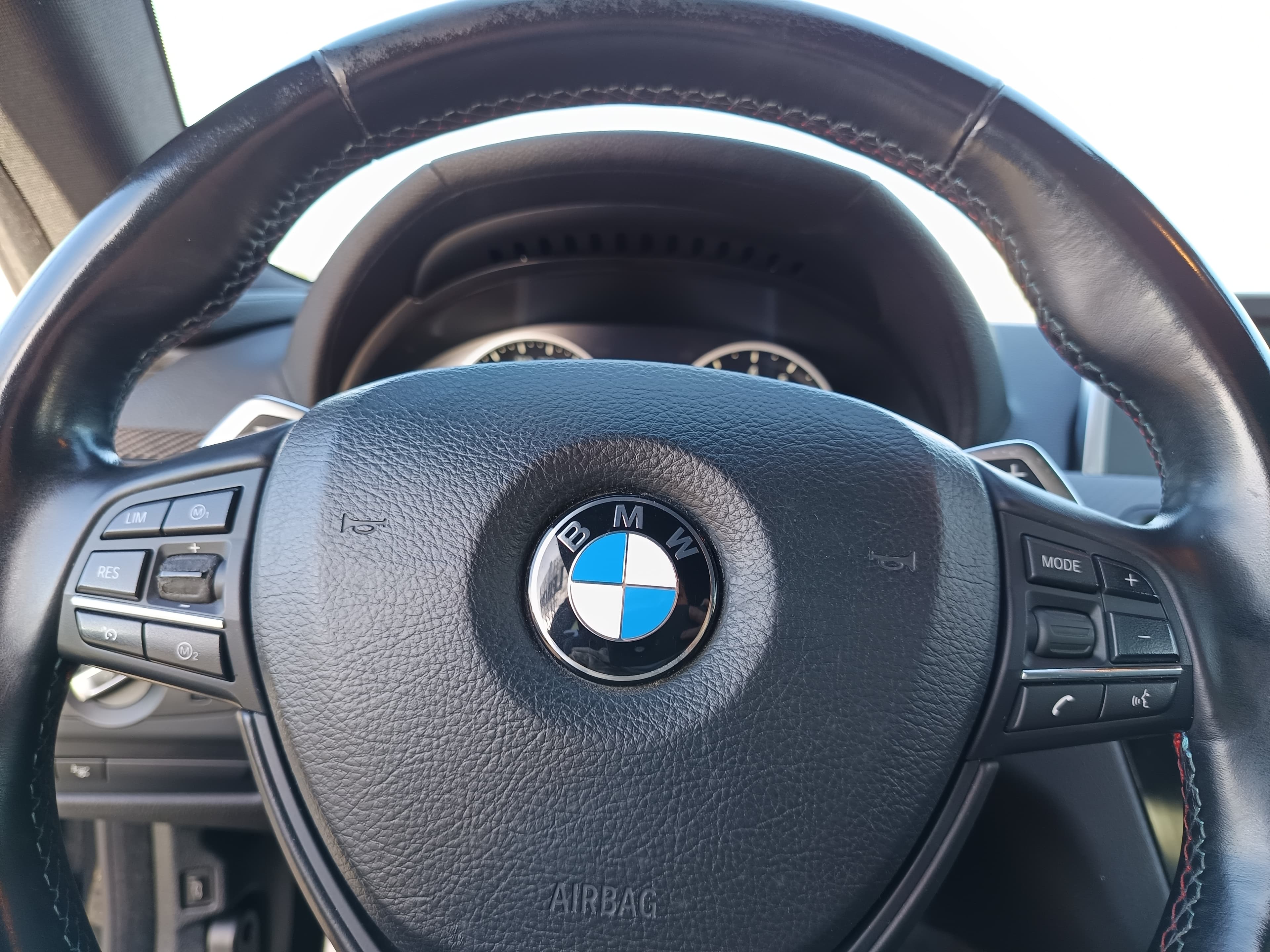 BMW M6 · Ano 2012 — image 38