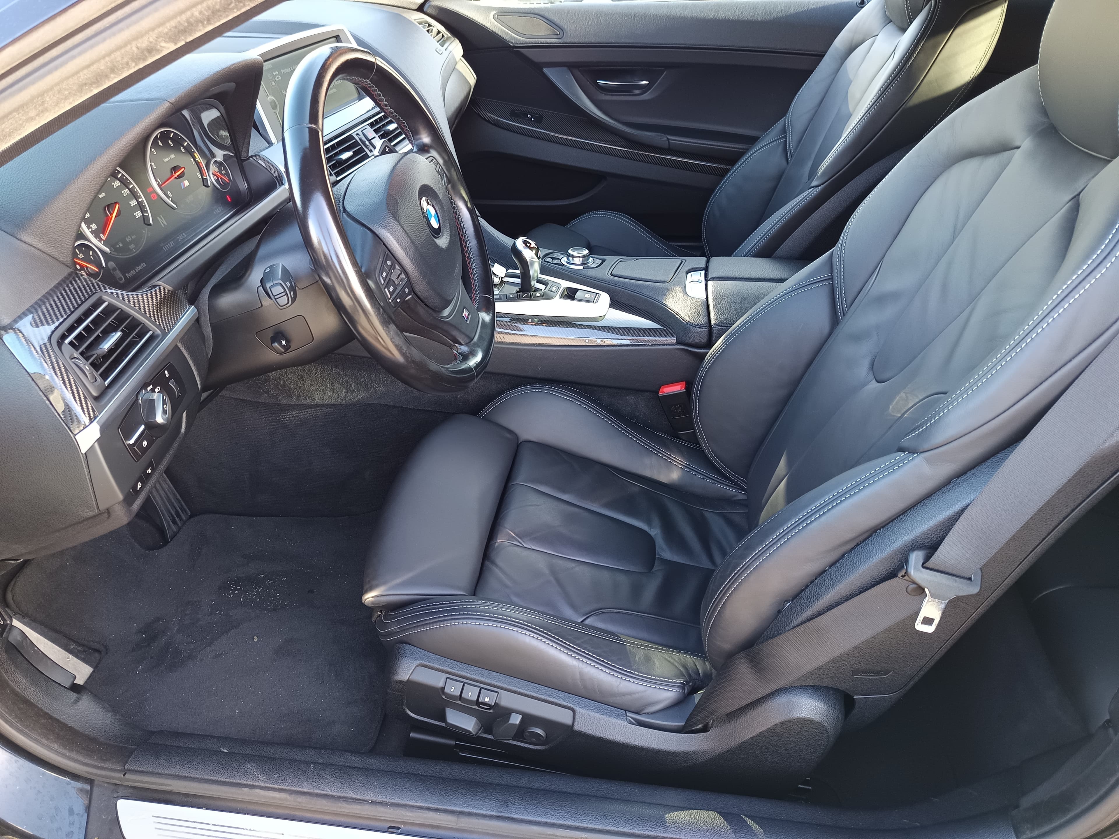 BMW M6 · Ano 2012 — image 28