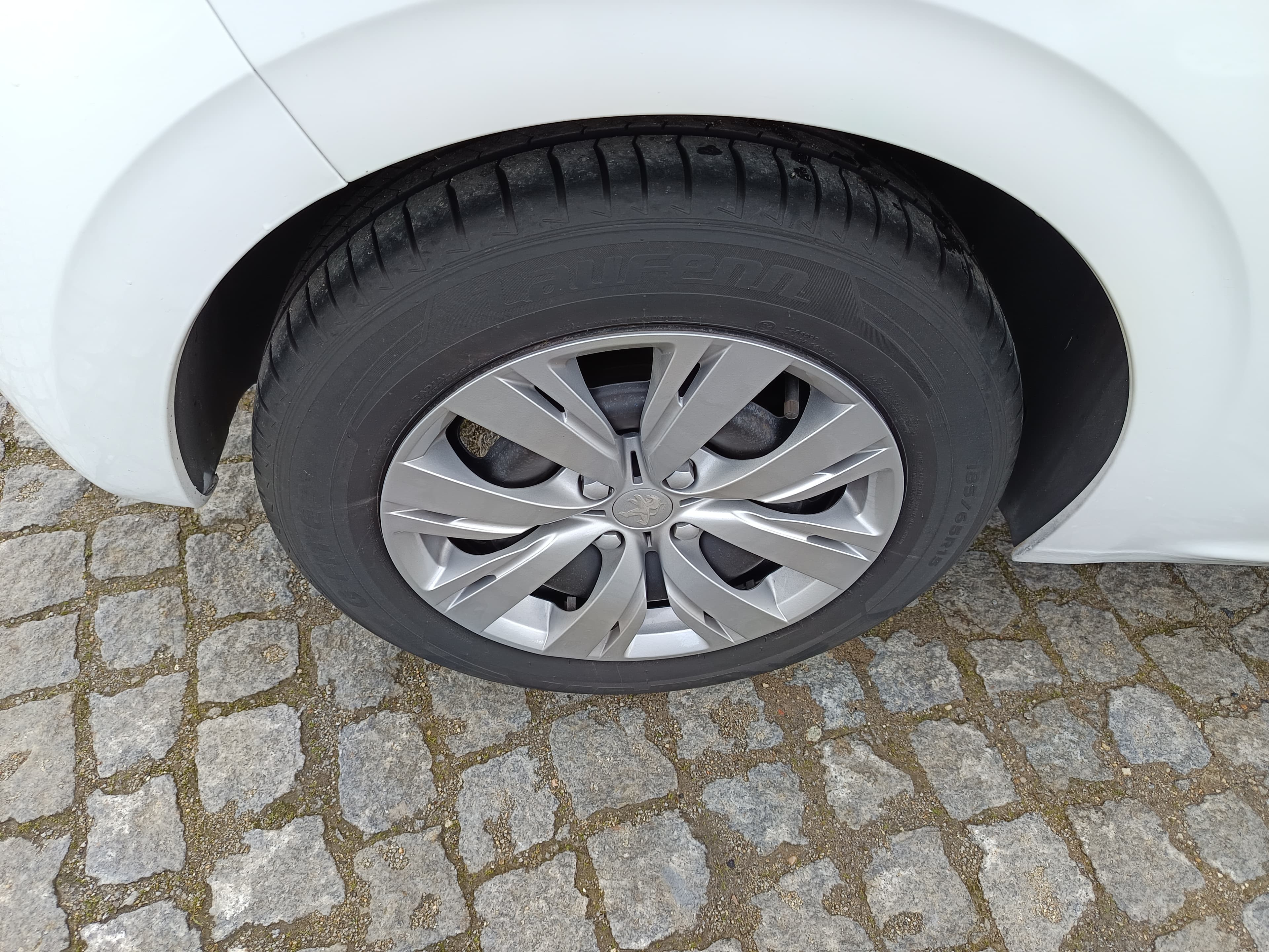 Peugeot 208 · Ano 2012 — image 8