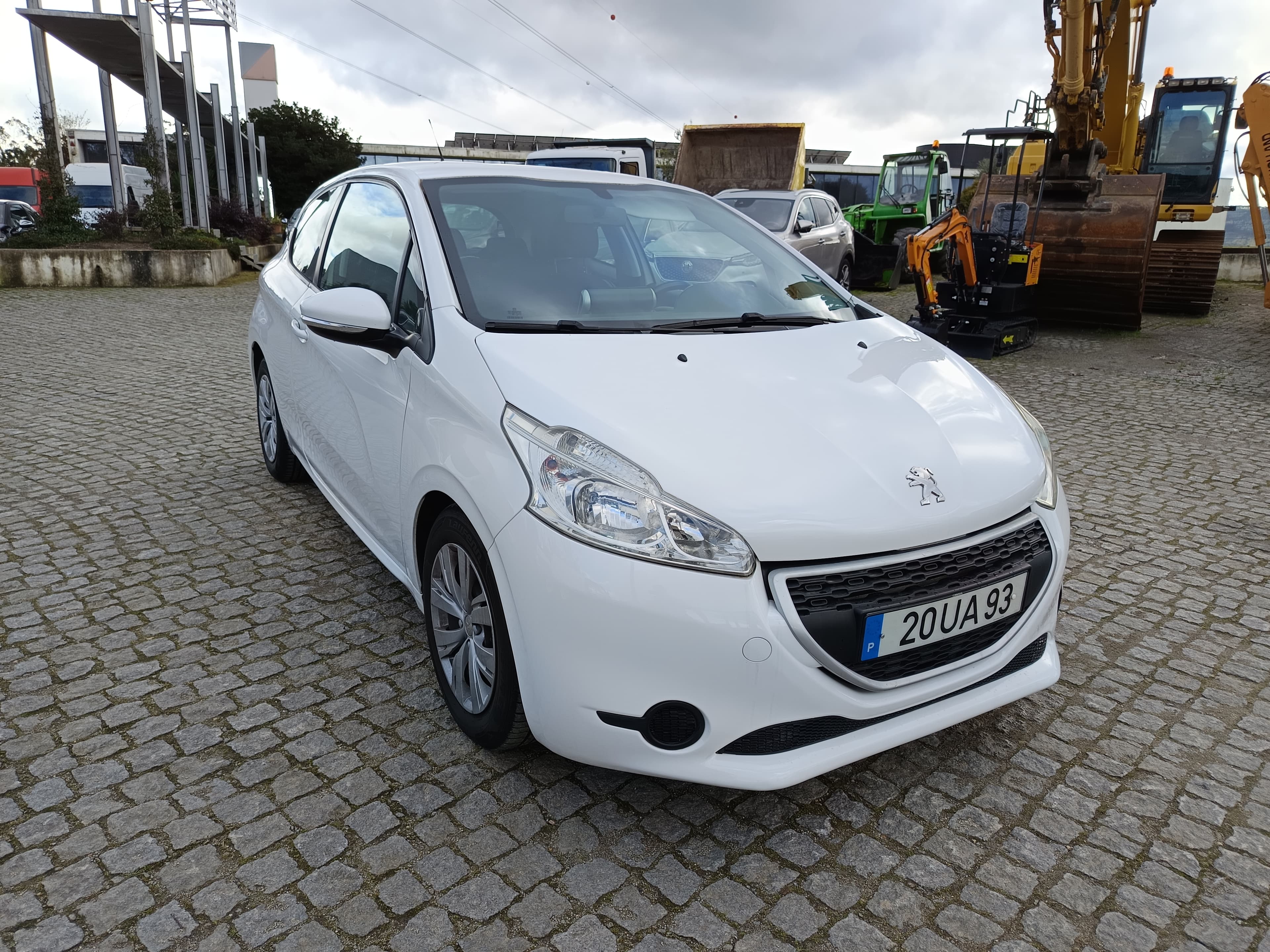 Peugeot 208 · Ano 2012 — image 3