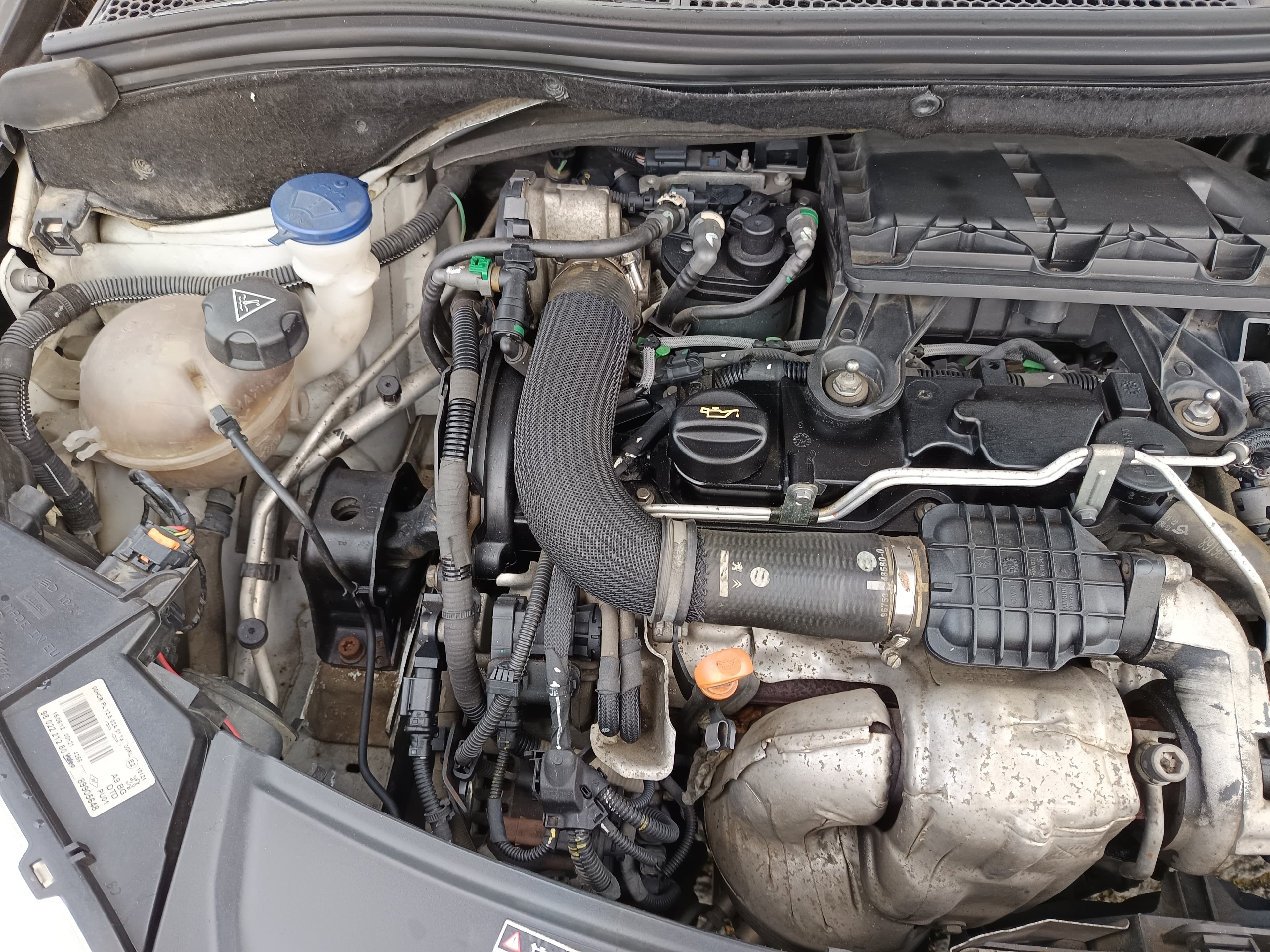 Peugeot 208 · Ano 2012 — image 12