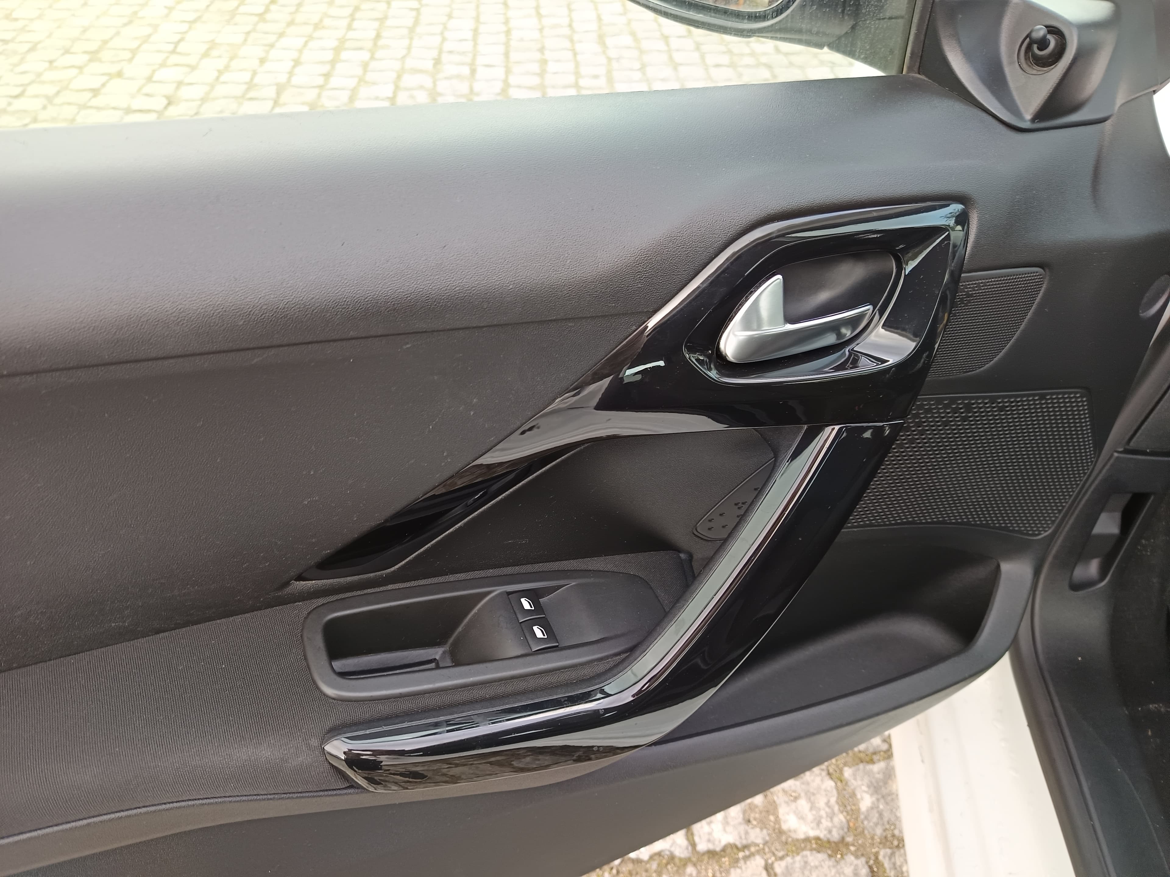 Peugeot 208 · Ano 2012 — image 20