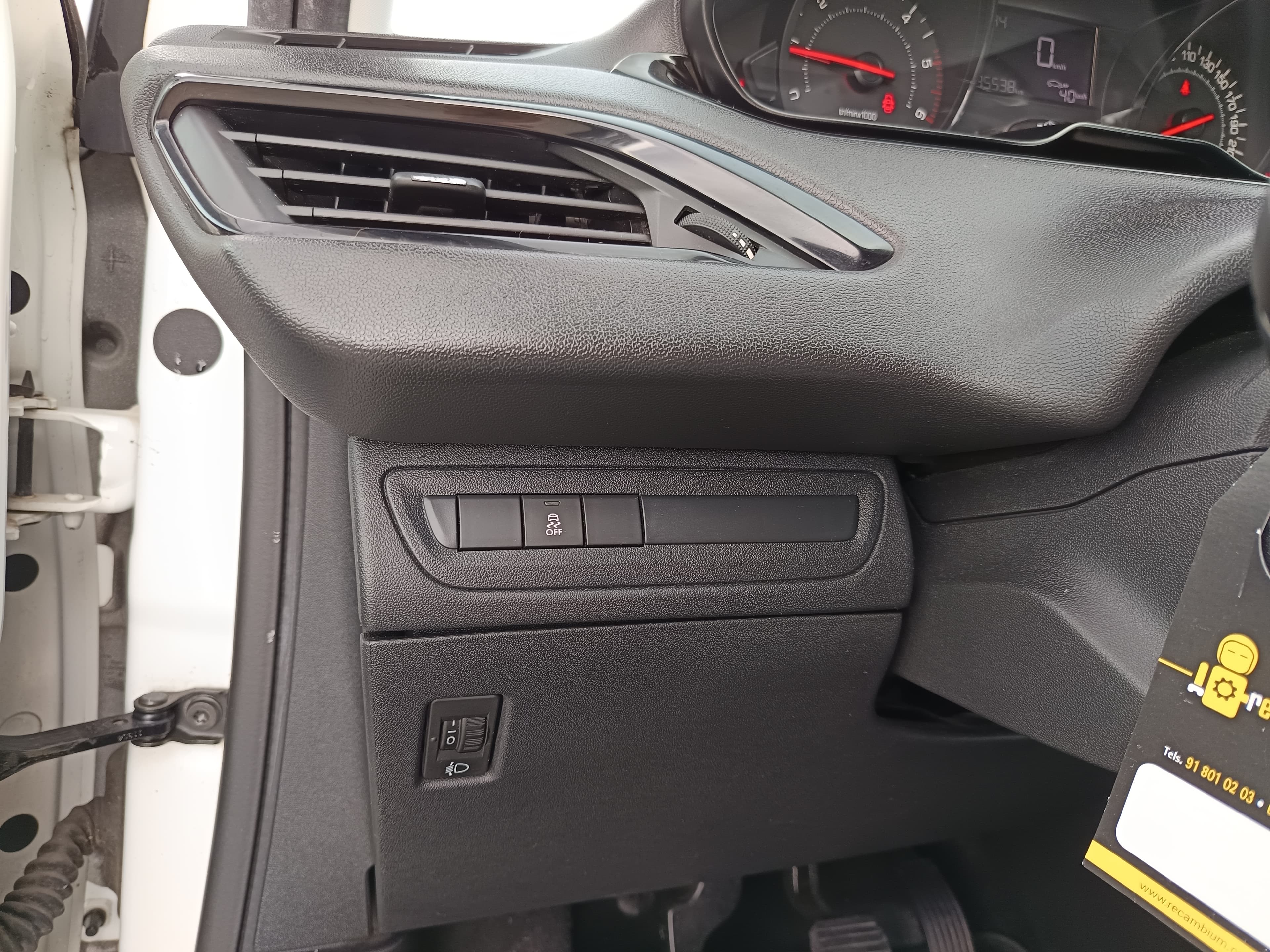 Peugeot 208 · Ano 2012 — image 28