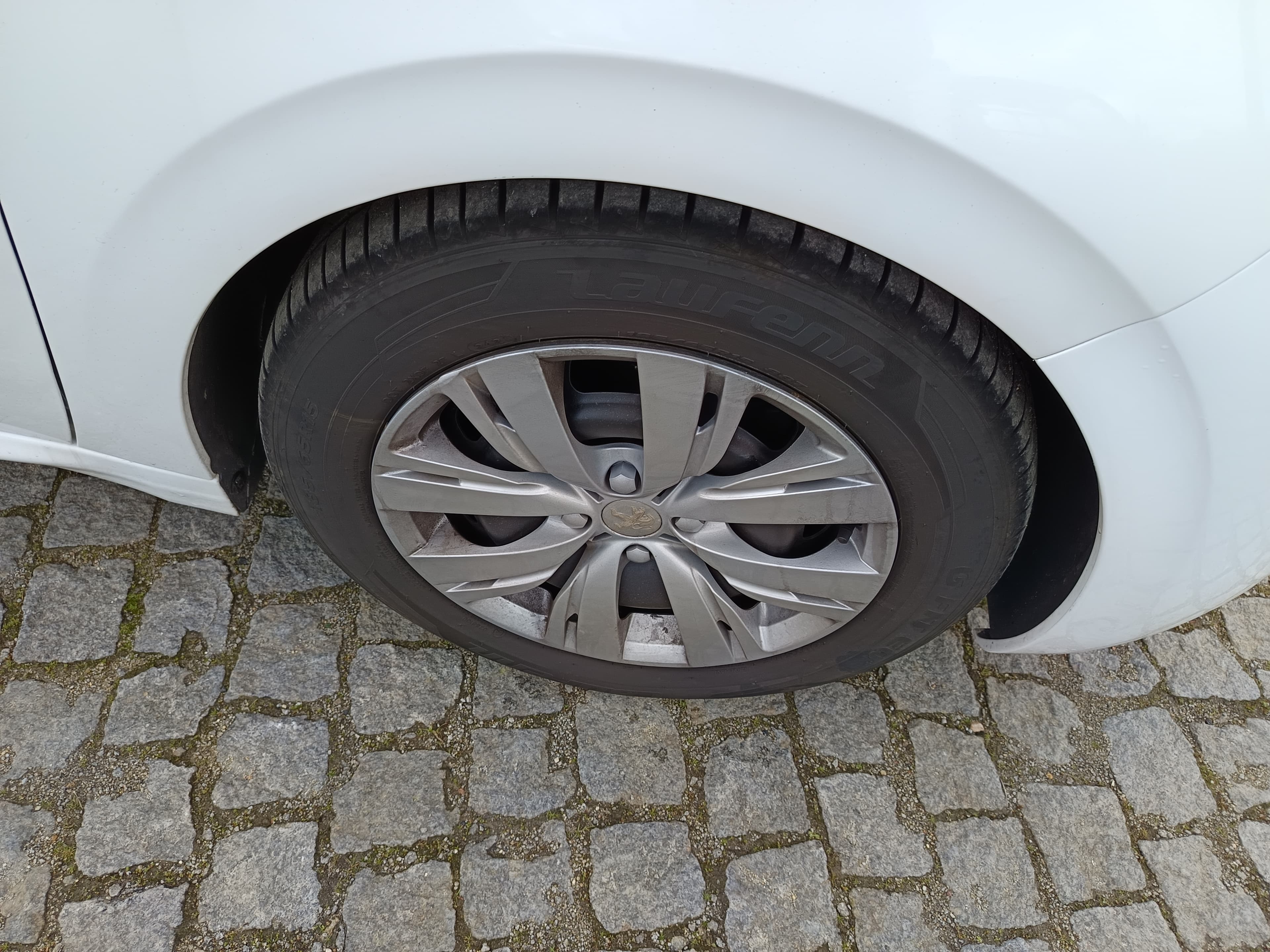 Peugeot 208 · Ano 2012 — image 7